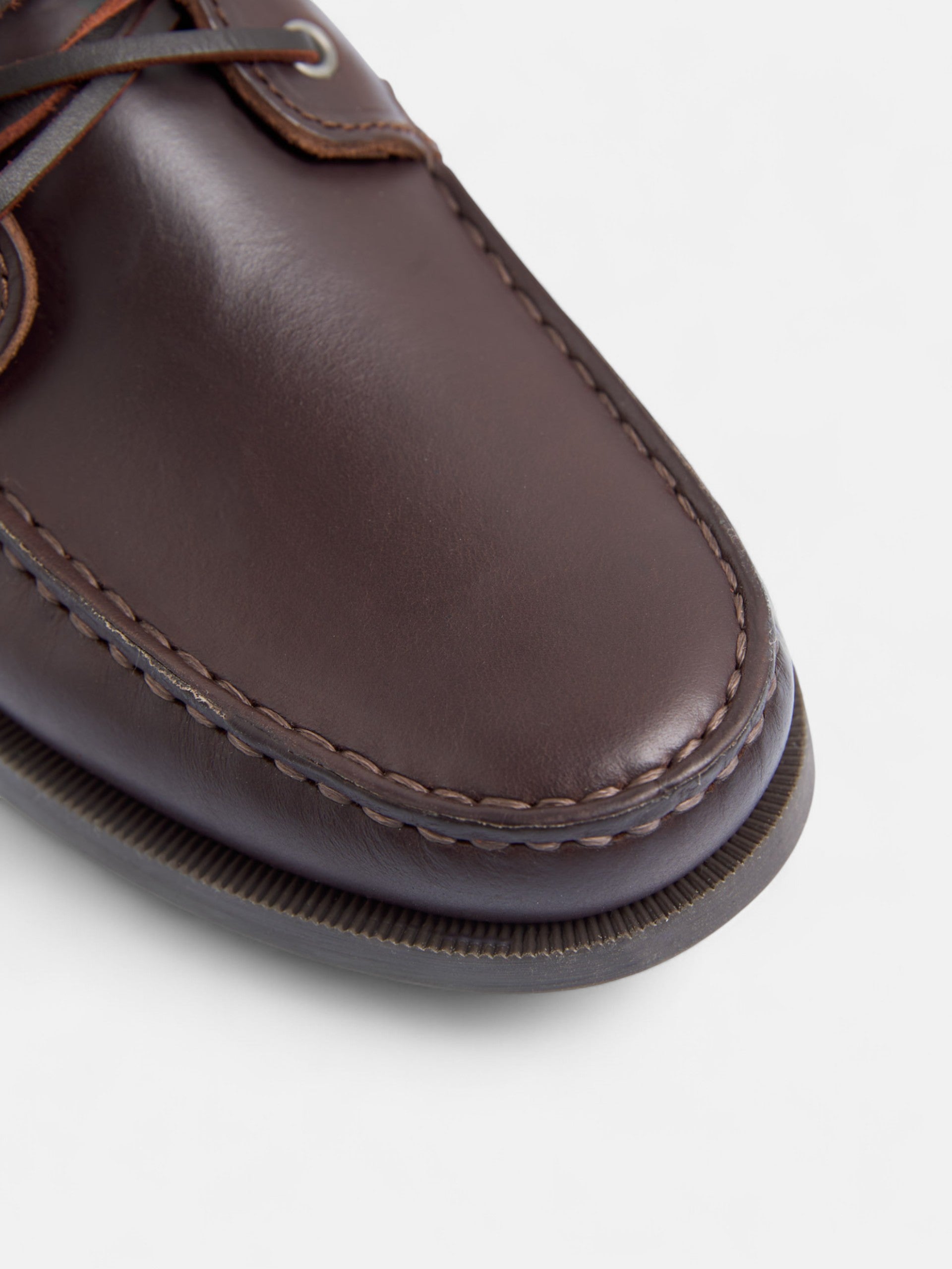 Zapato nautico piel fino marron oscuro