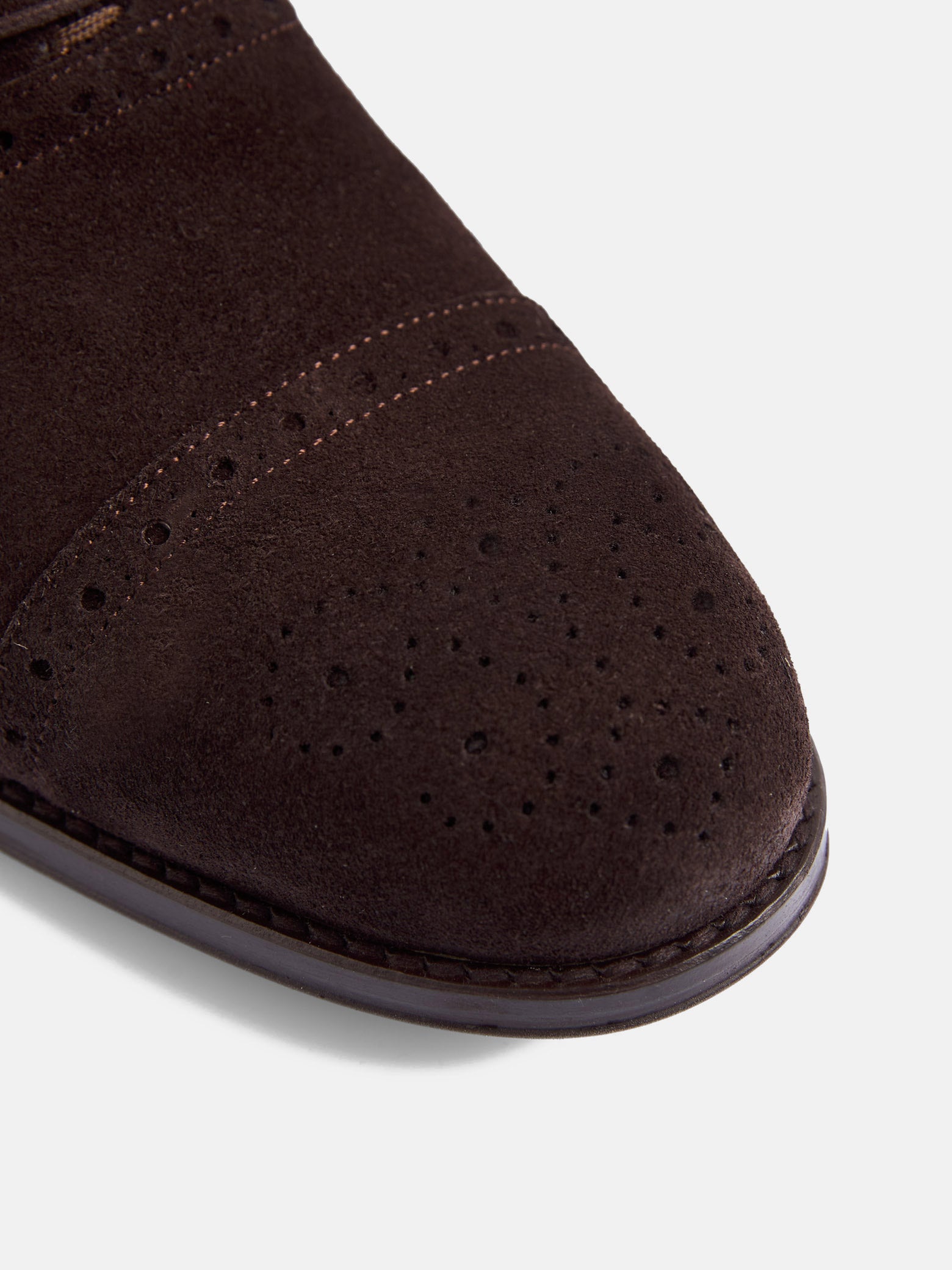 Zapato clasico ante perforado marron