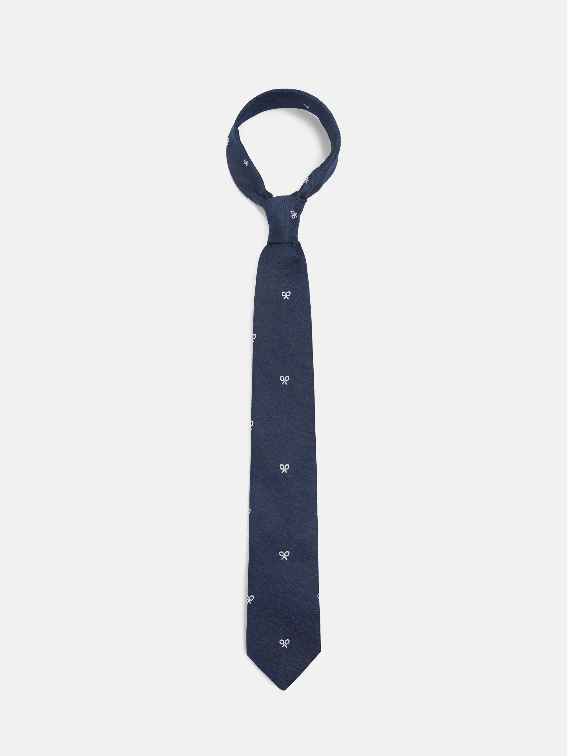 Kids tie with white rackets