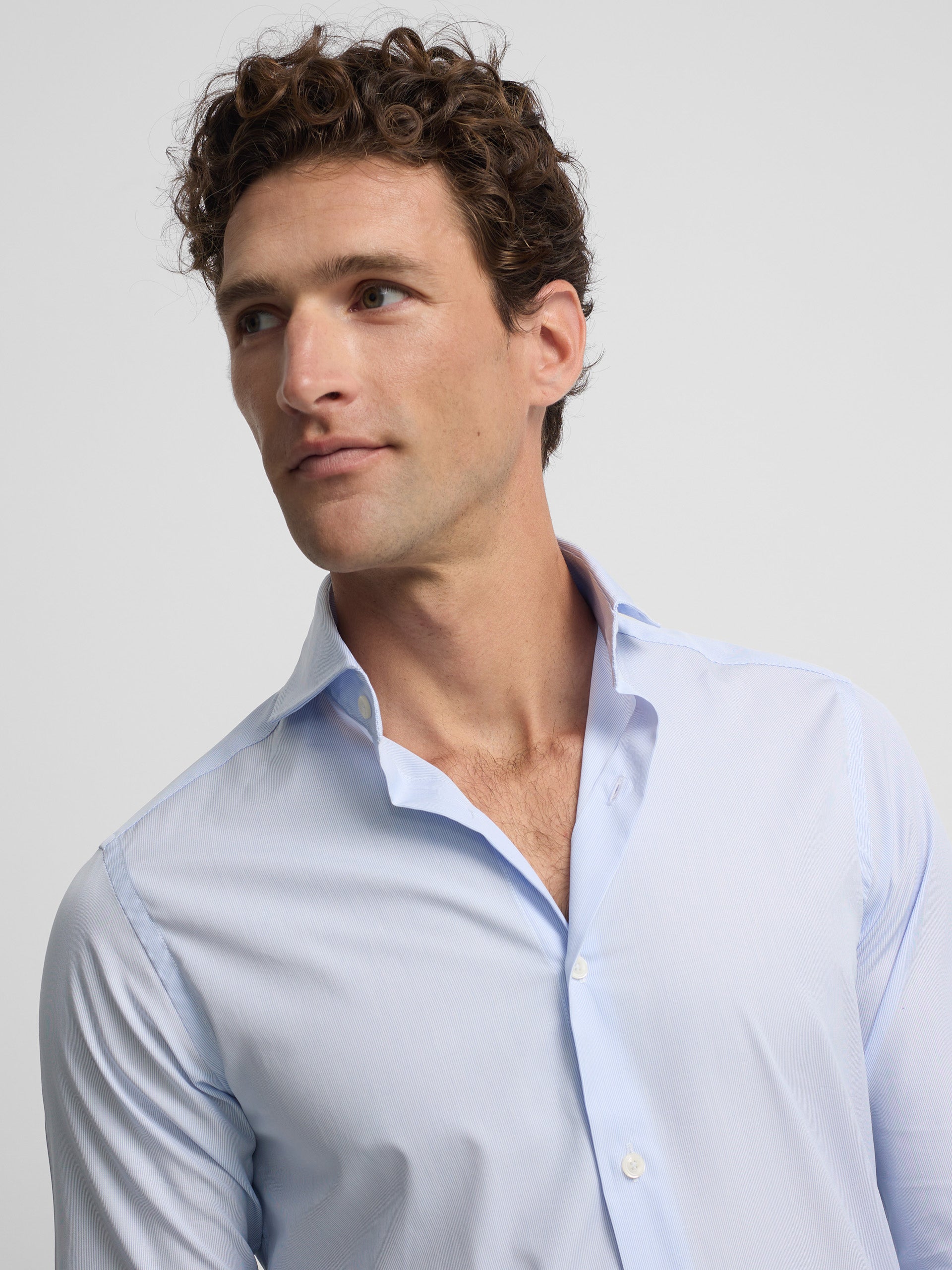 Chemise habillée à fines rayures bleu ciel, poignets simples