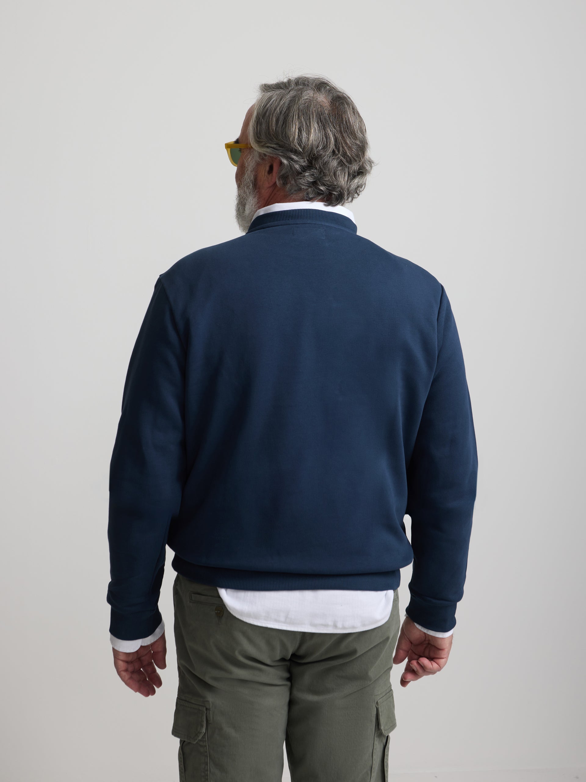 Sweat-shirt bleu marine avec mini-logo