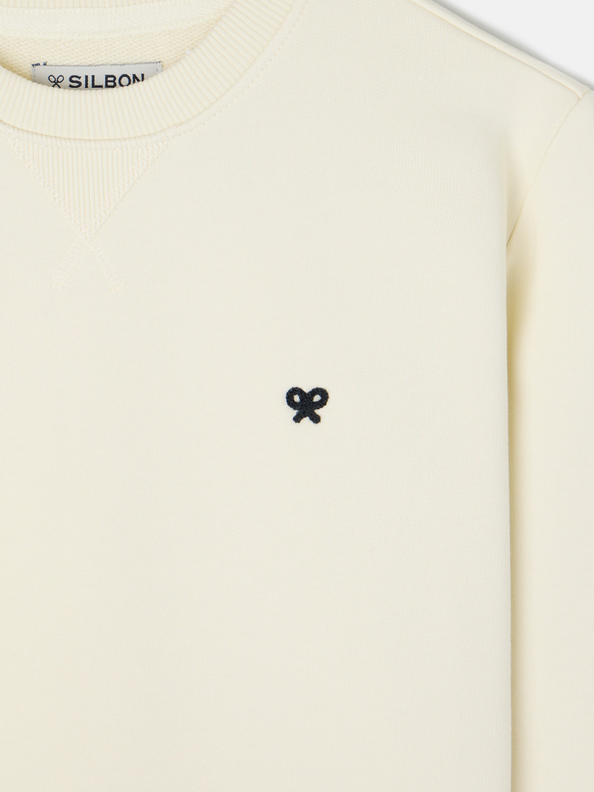 Sudadera minilogo crema