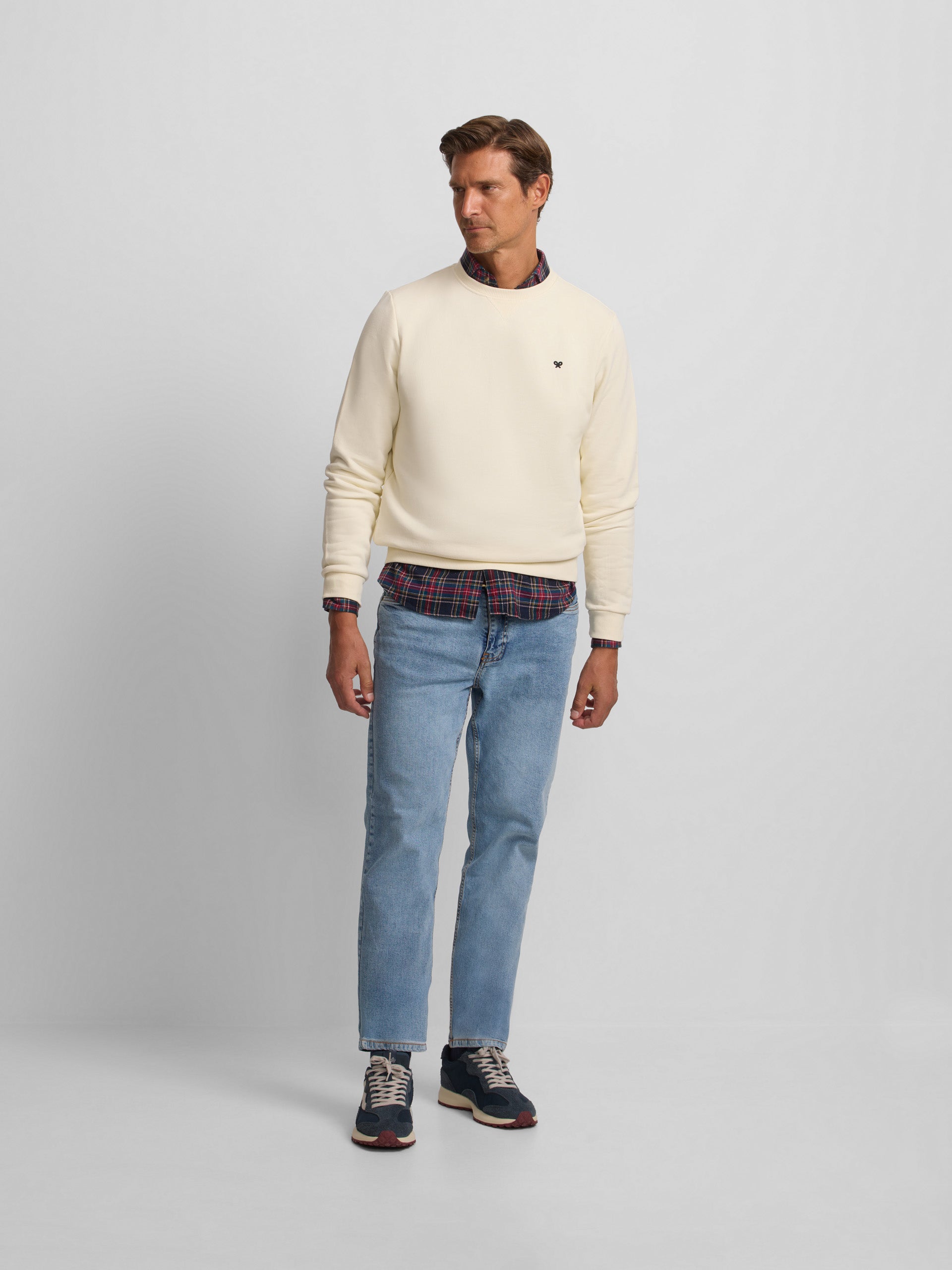 Sudadera minilogo crema