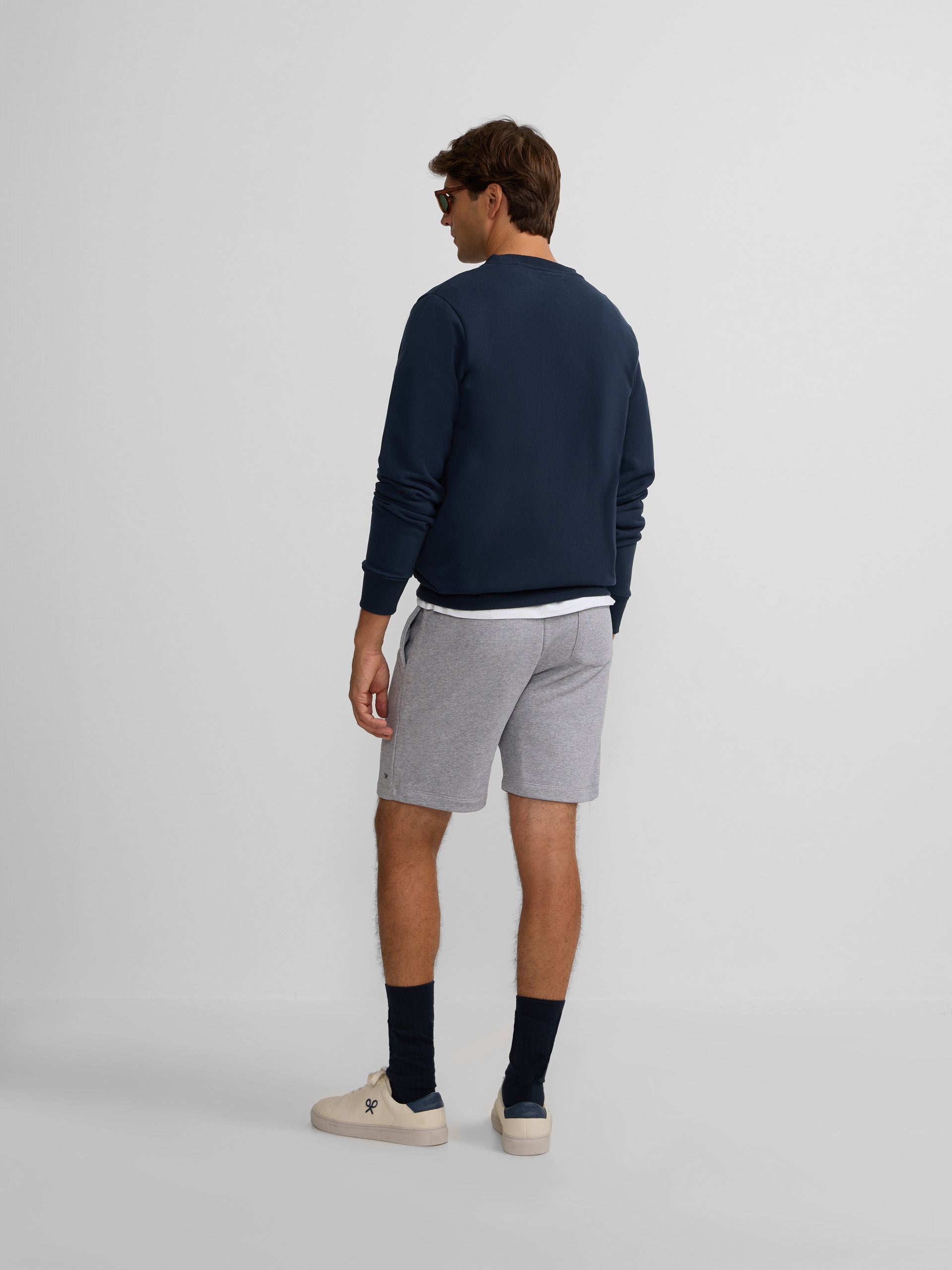 Bermuda deportiva gris