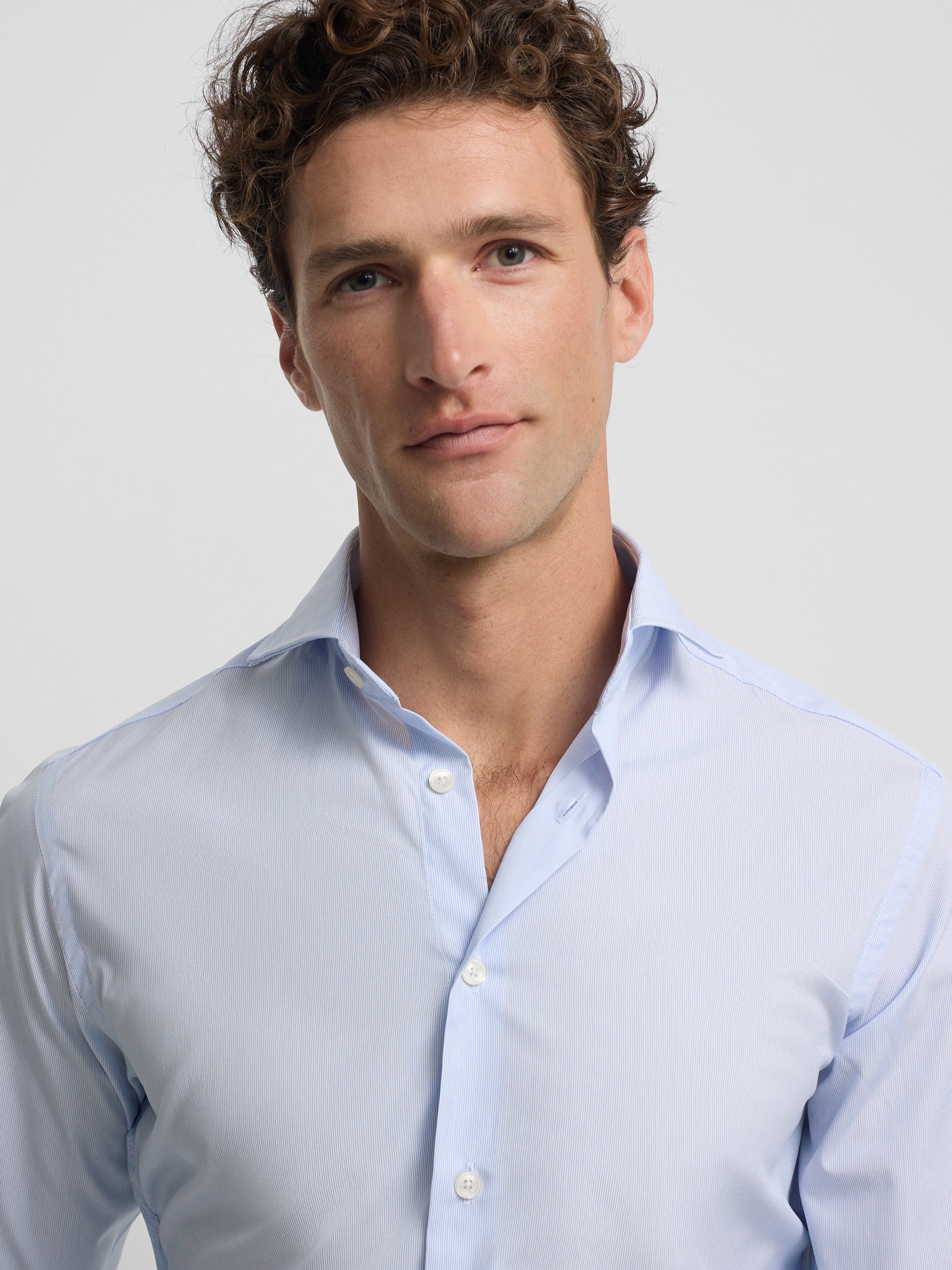 Chemise habillée à fines rayures, poignets simples bleu ciel