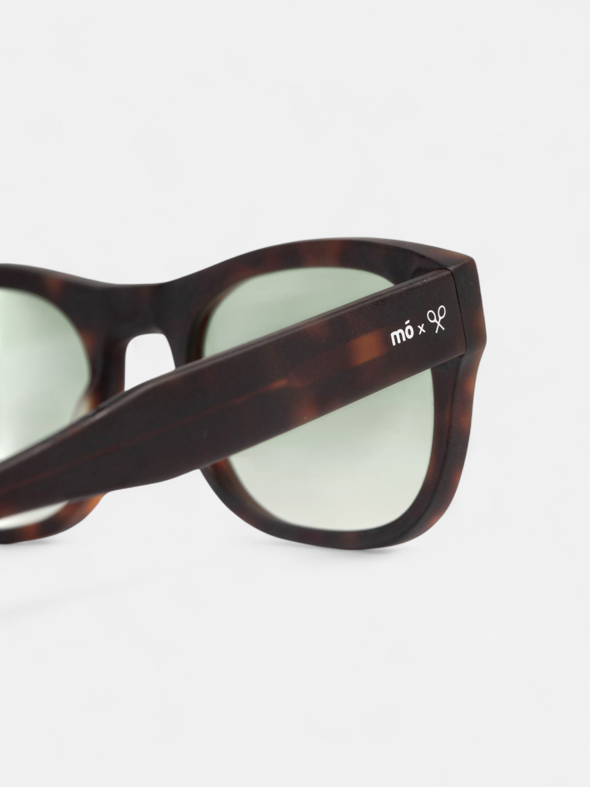 Lunettes de soleil MOxSILBON homme Unique écaille mate