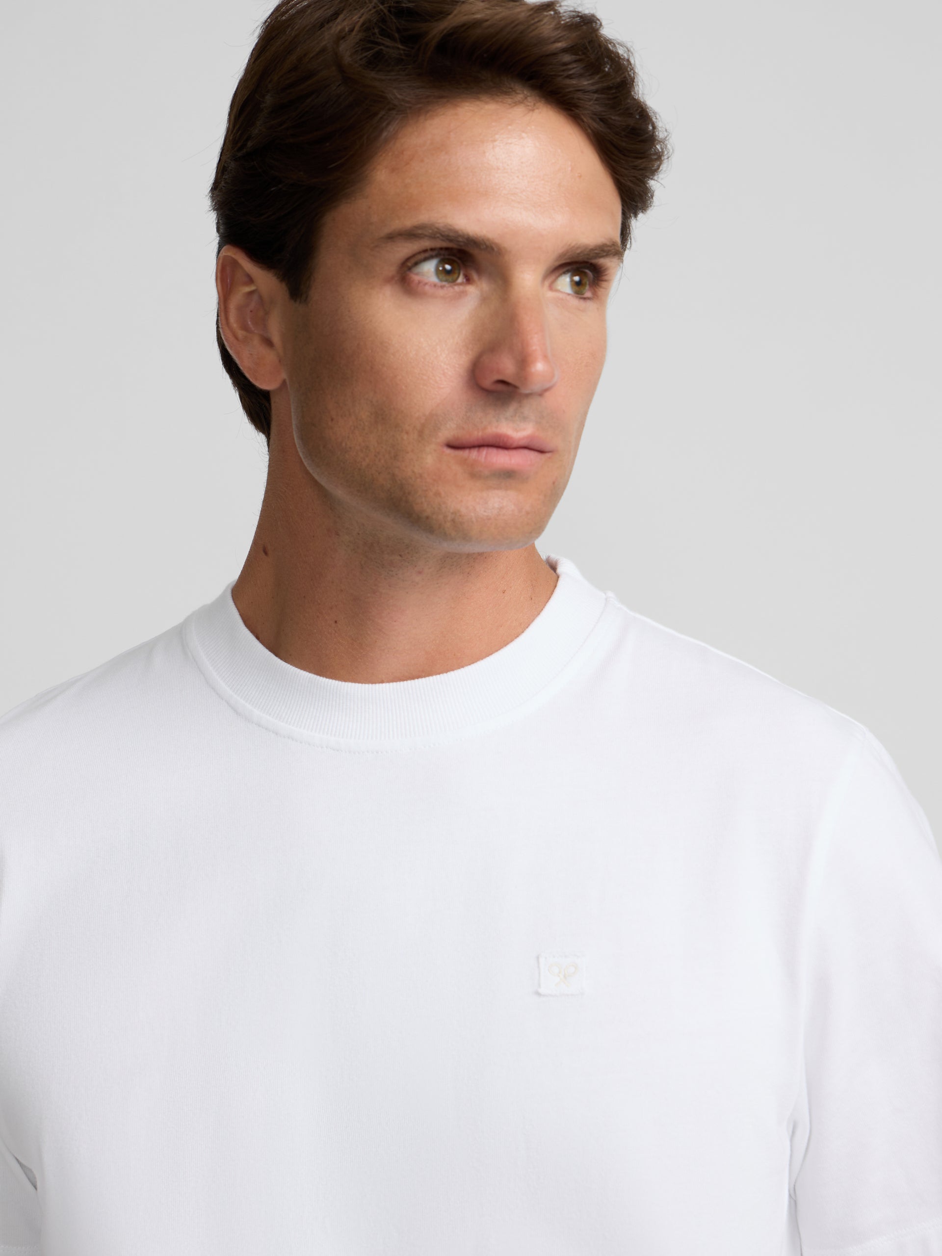 Camiseta lisa minilogo parche blanco