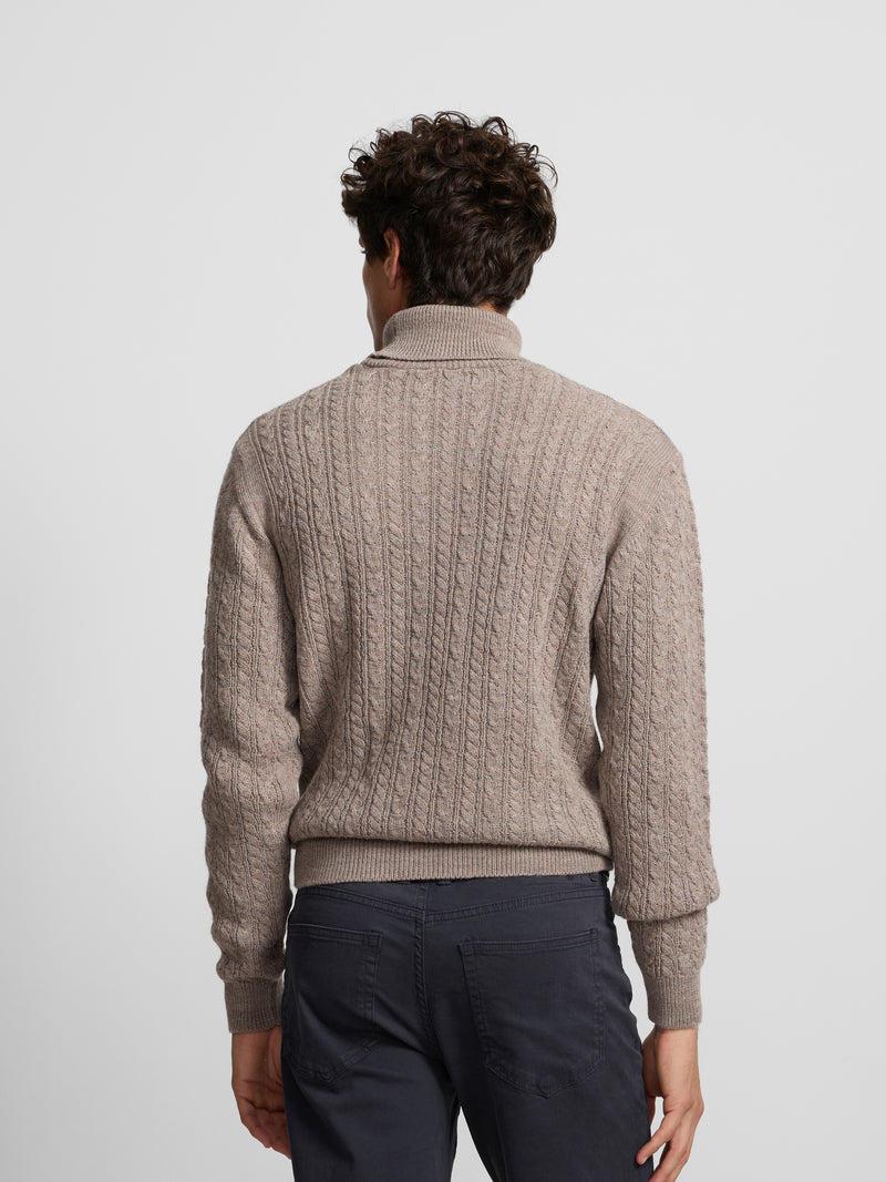 Jersey cuello vuelto de ochos beige