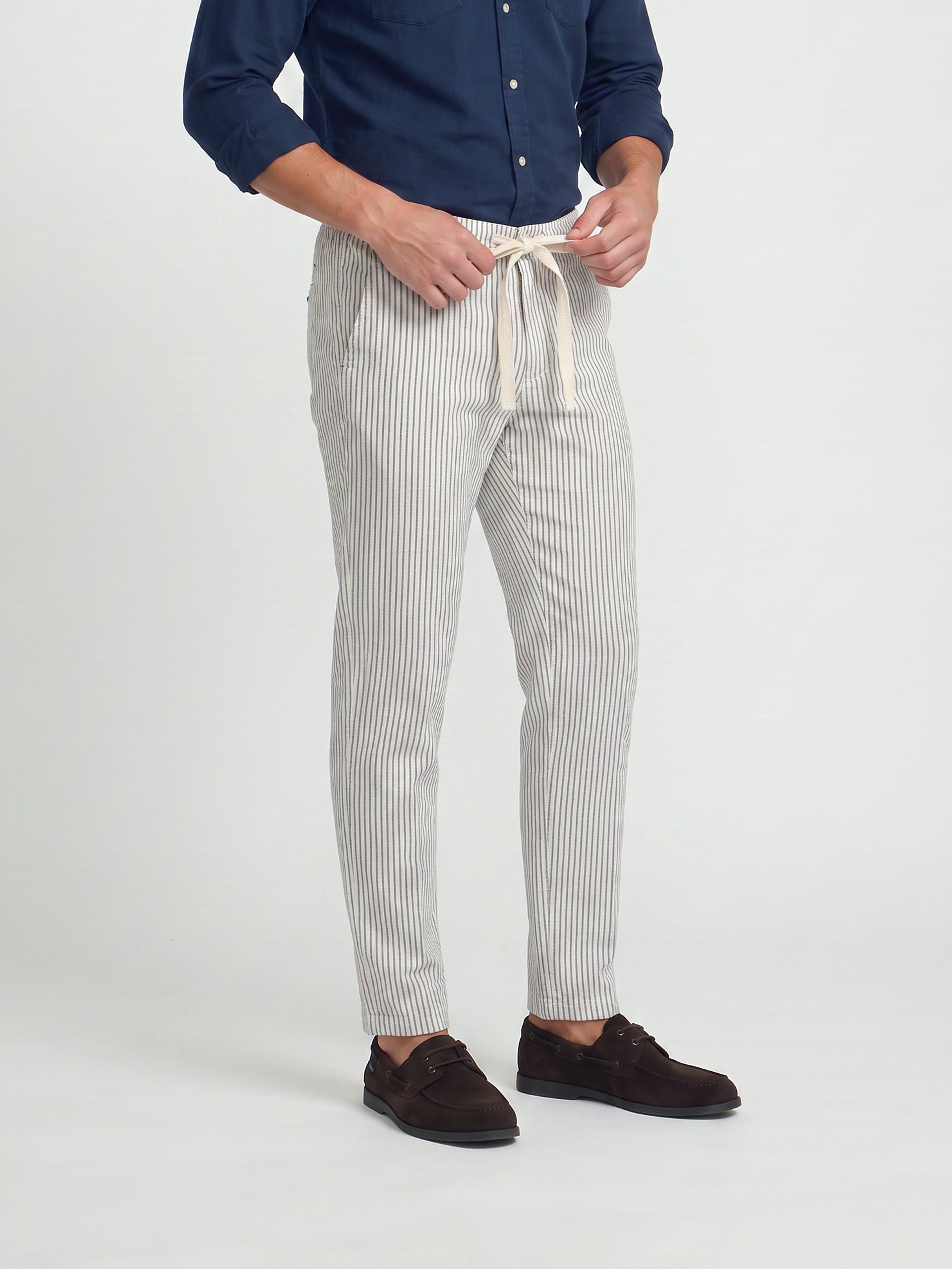 Pantalon sport cruise rayas azules