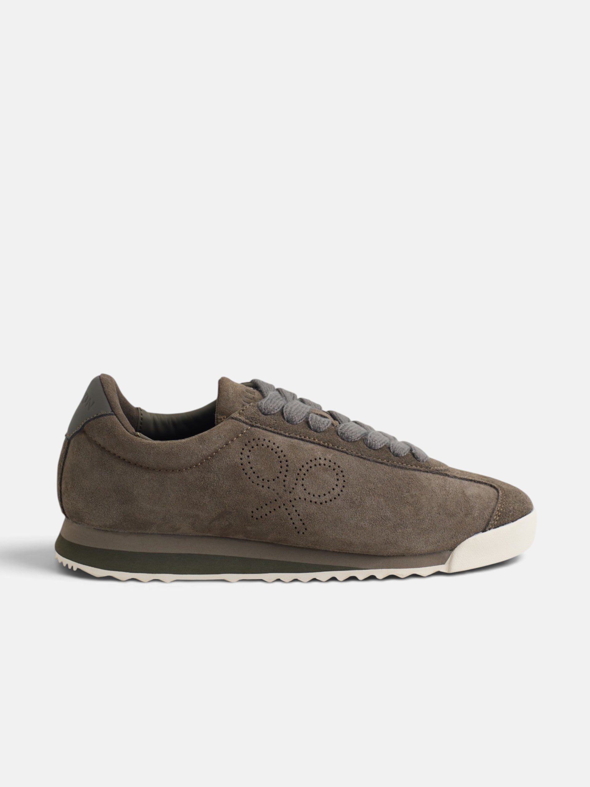 Baskets en daim logo perforé marron