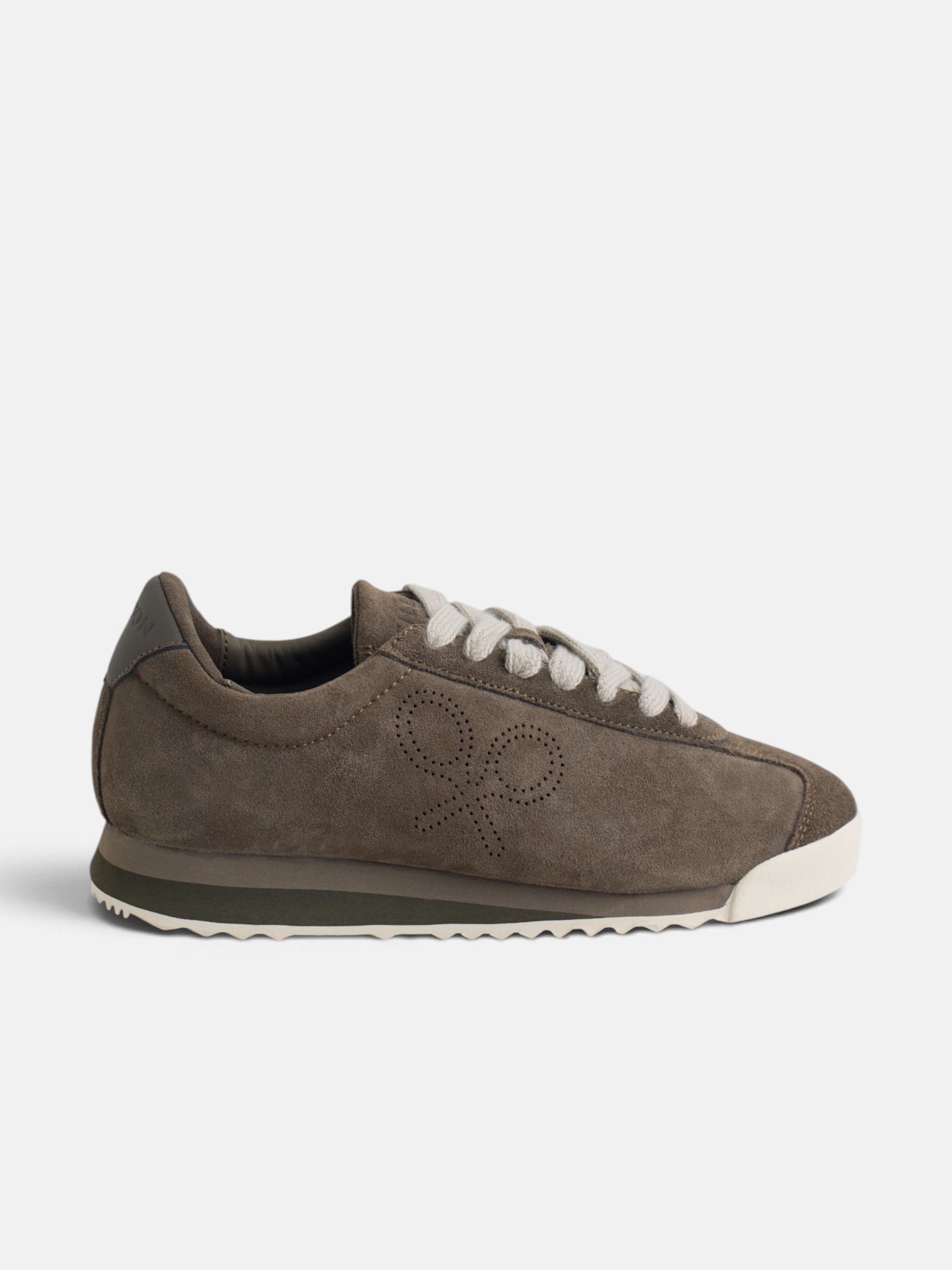 Baskets en daim logo perforé marron