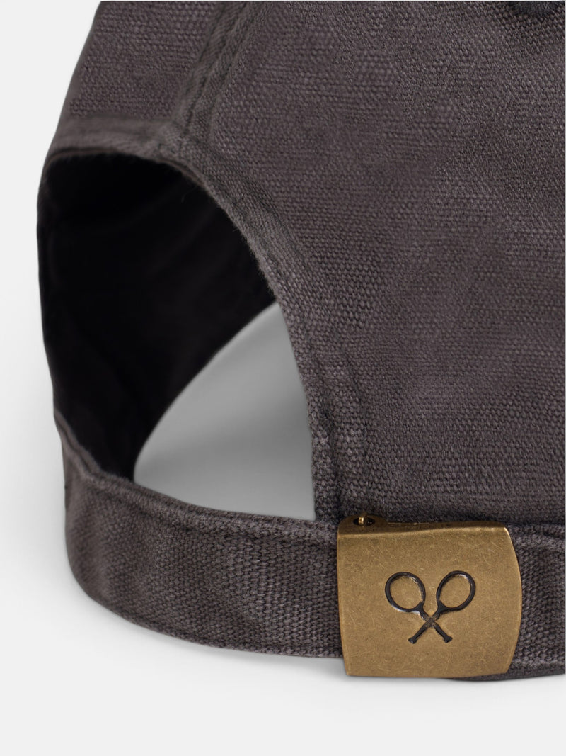 Brown cap with embroidered rackets