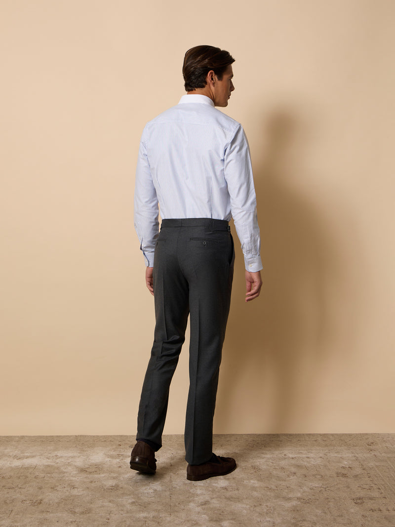 Pantalon unique pinzas liso gris
