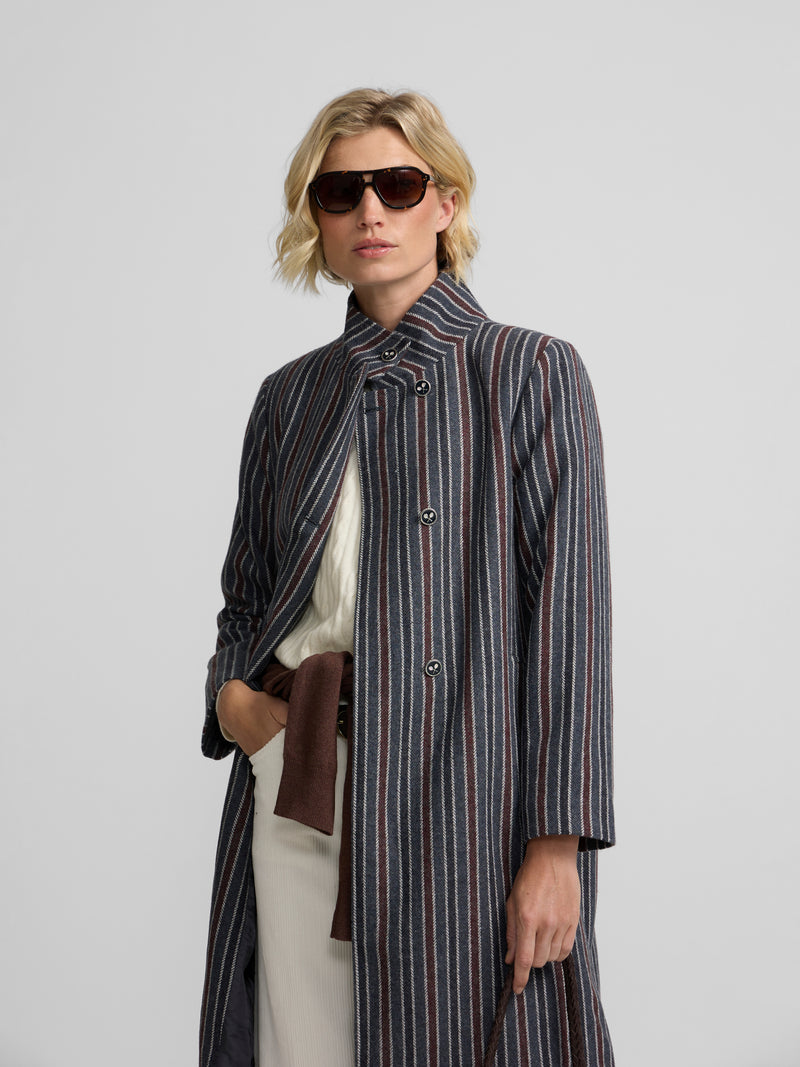 Manteau long à col cheminée rayé bleu