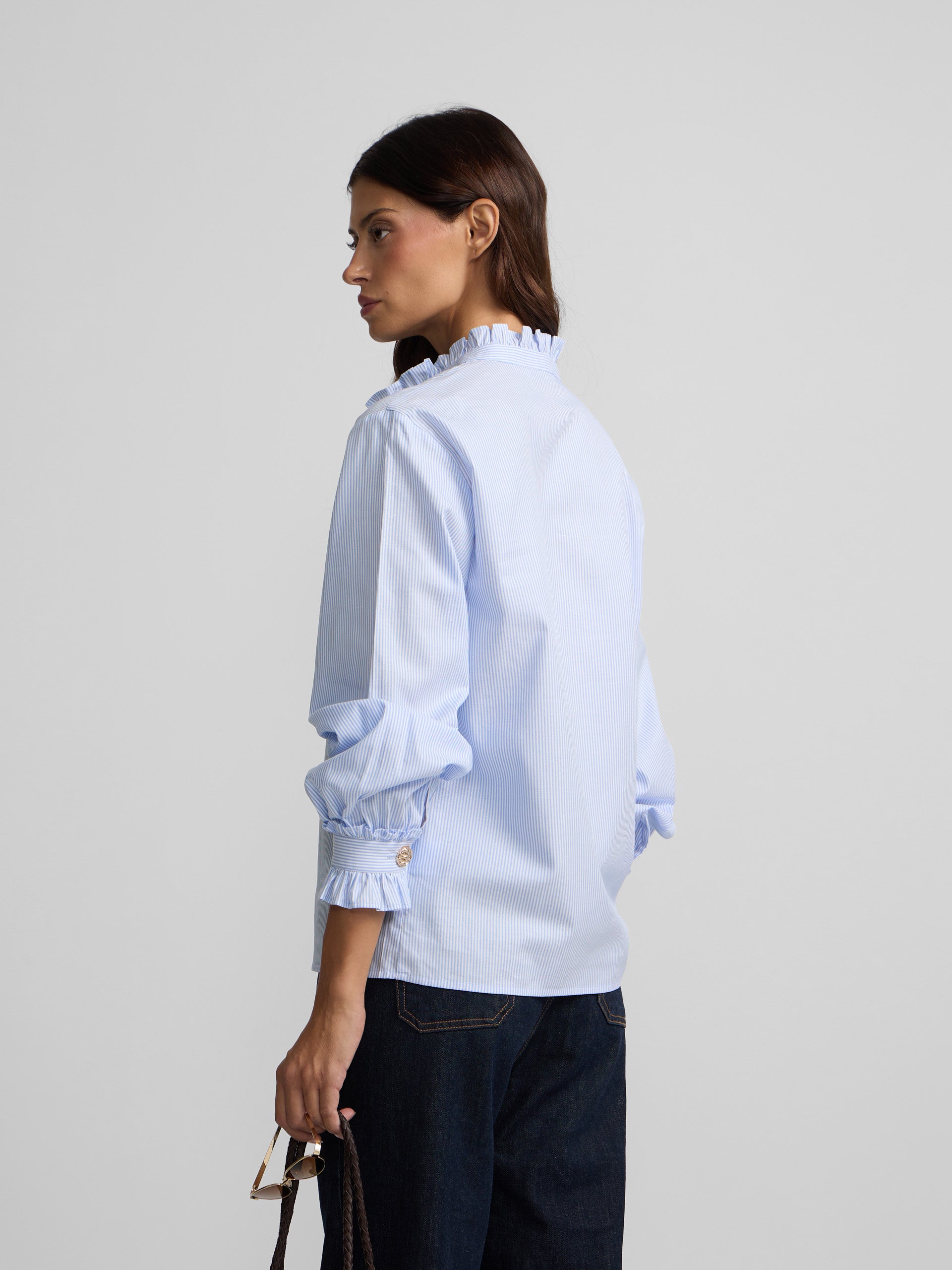 Camisa cuello volante detalle puño rayas celeste
