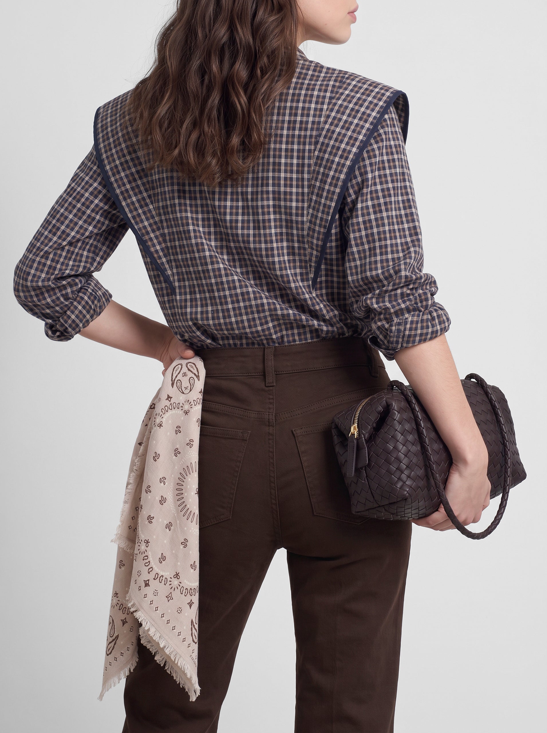 Chemise structurée à carreaux bleus et marron