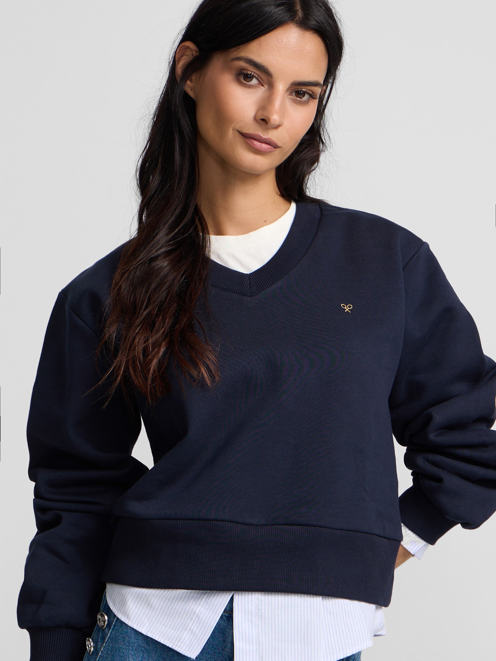 Women's sweatshirt with navy shirt-style hem