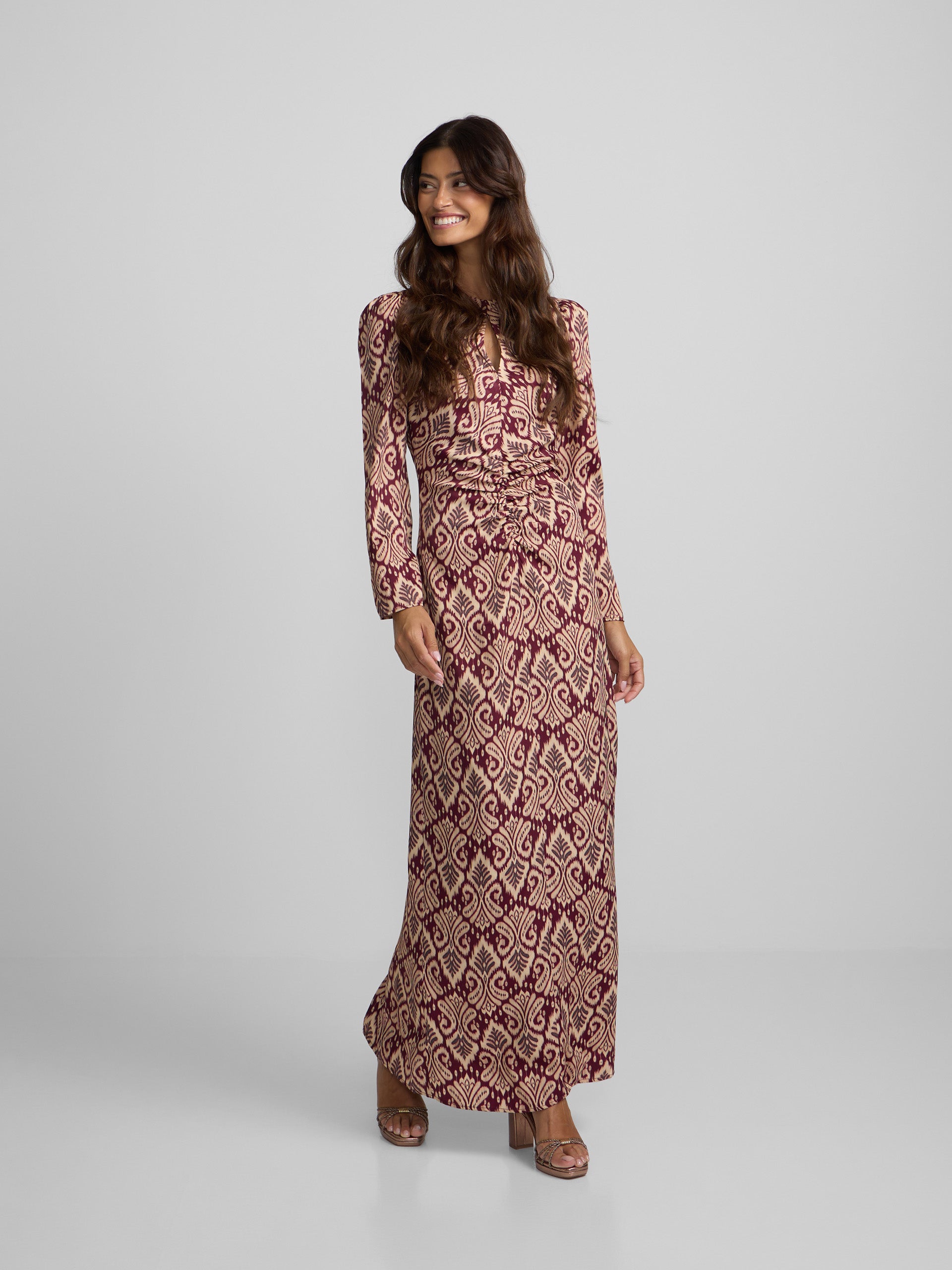Robe longue drapée imprimé ikat bordeaux