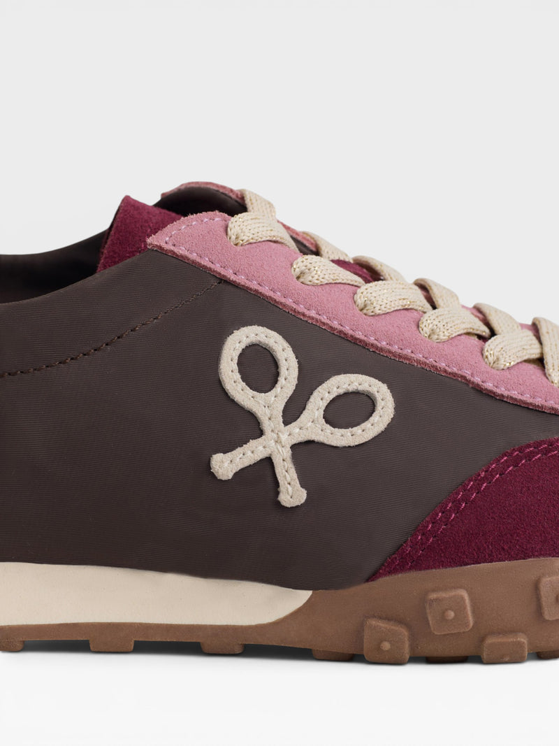 Tricolor sneakers with brown and burgundy rackets