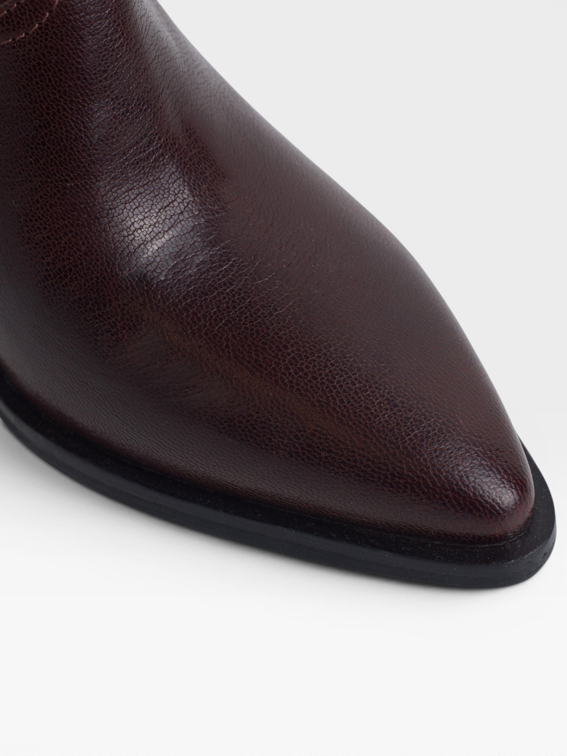 Leather ankle boot with heel and studded detail in burgundy