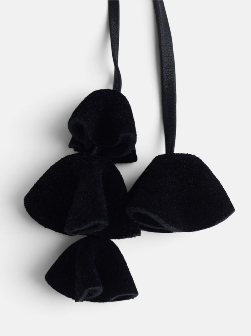 Porte-clés en cuir à fleurs noir