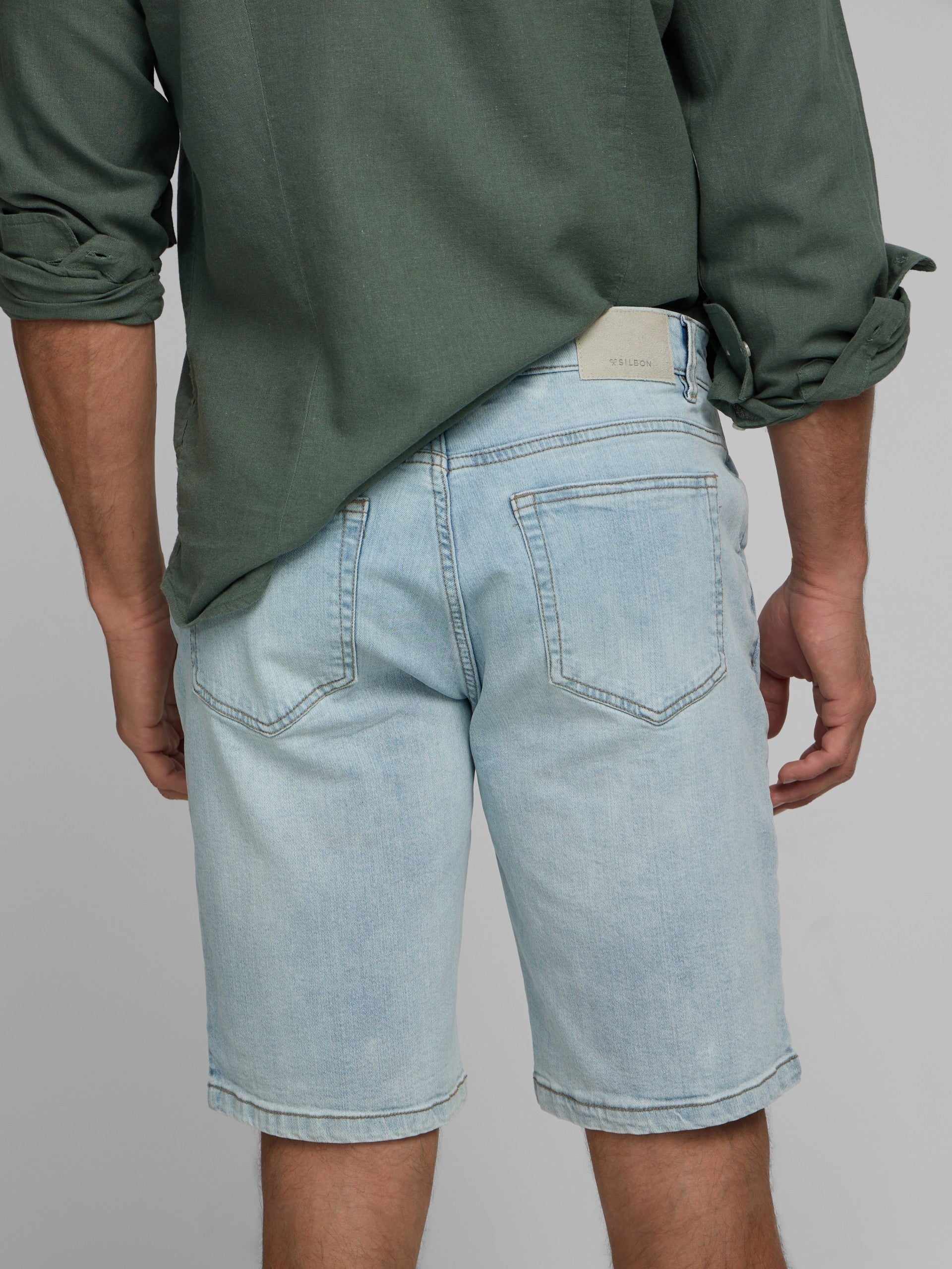 Bermuda cinco bolsillos denim azul claro