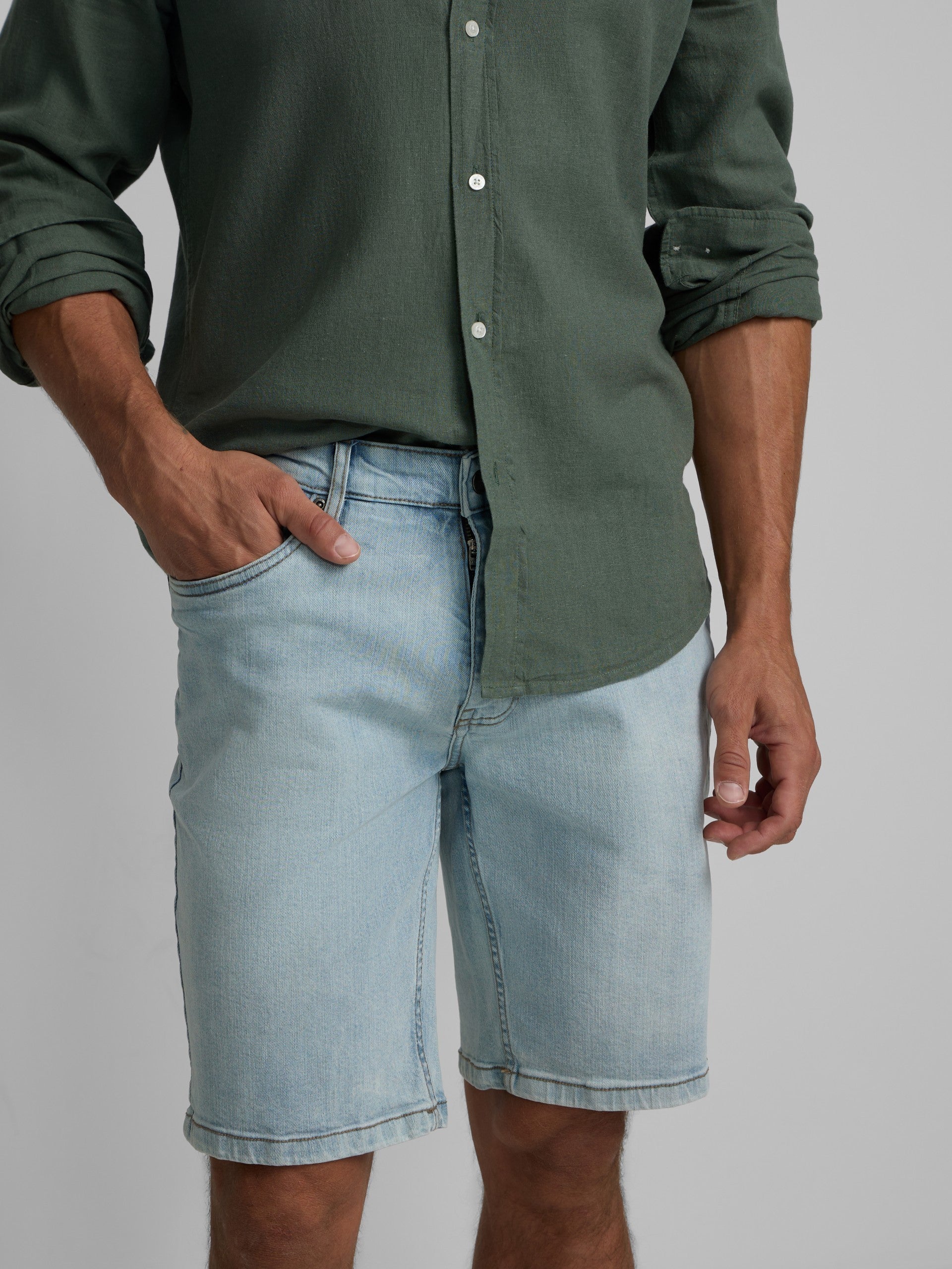 Bermuda cinco bolsillos denim azul claro