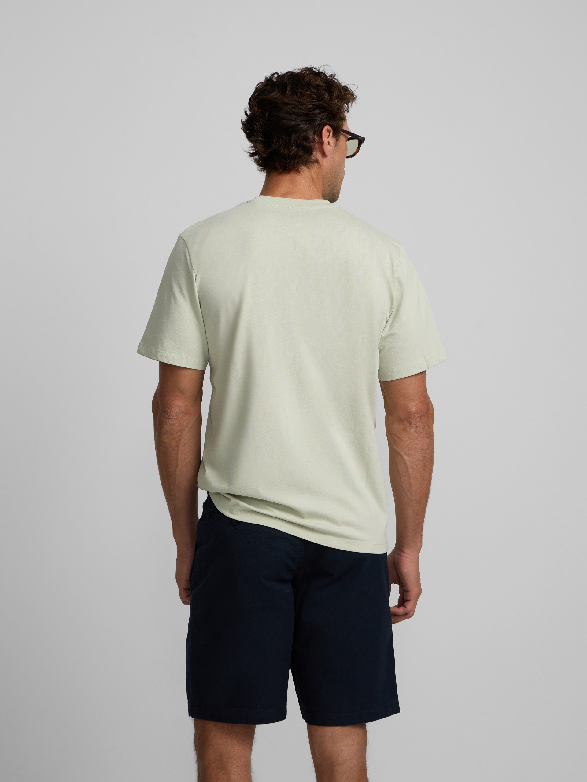 Plain T-shirt with light green mini logo patch