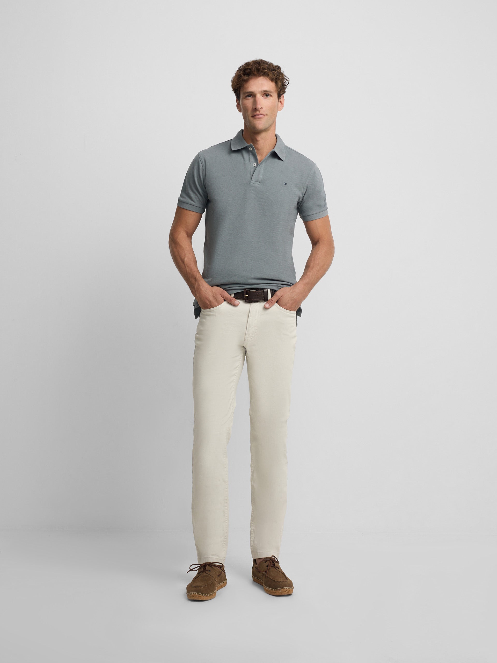 Pantalon sport cinco bolsillos piedra