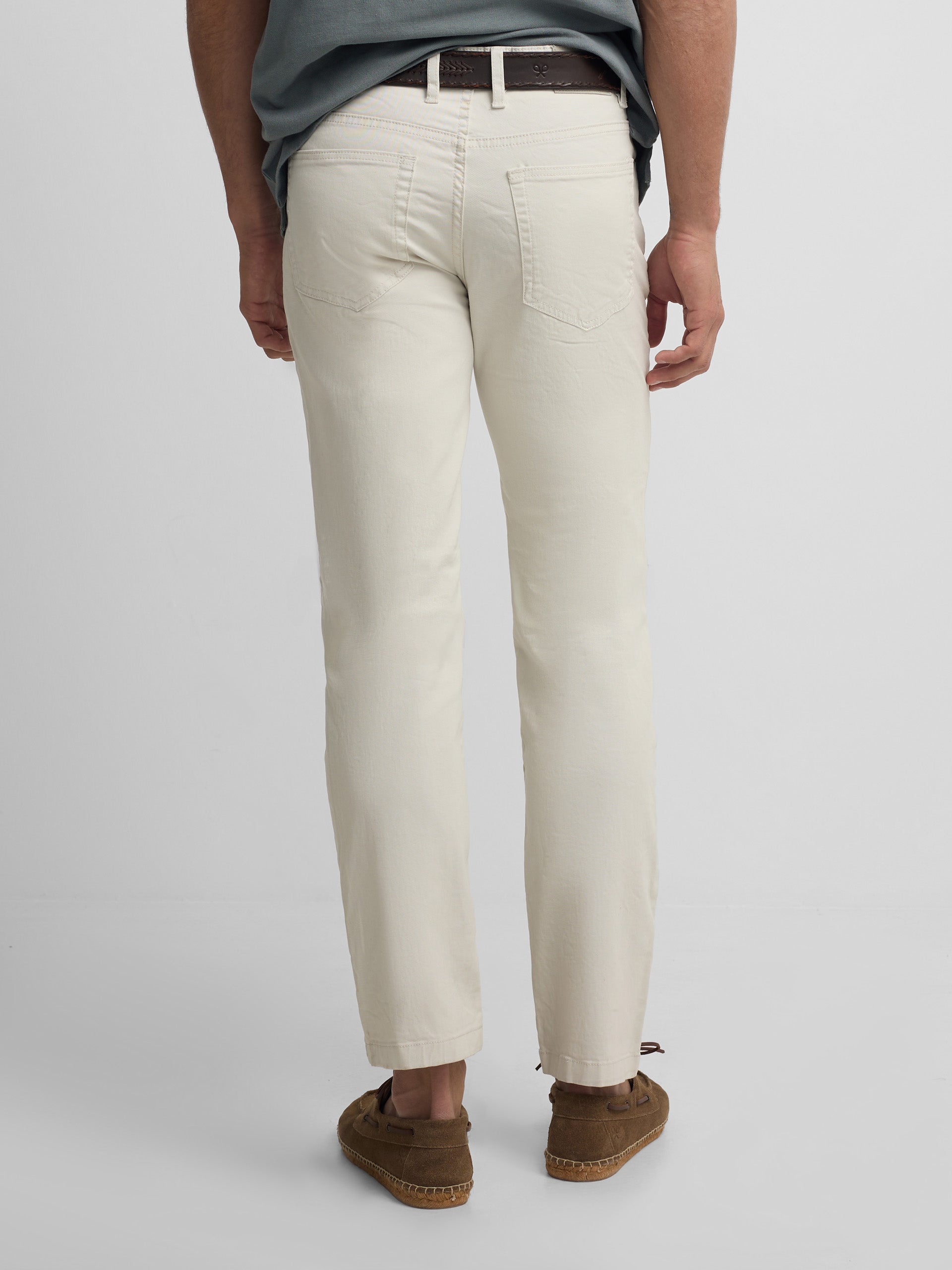 Pantalon sport cinco bolsillos piedra