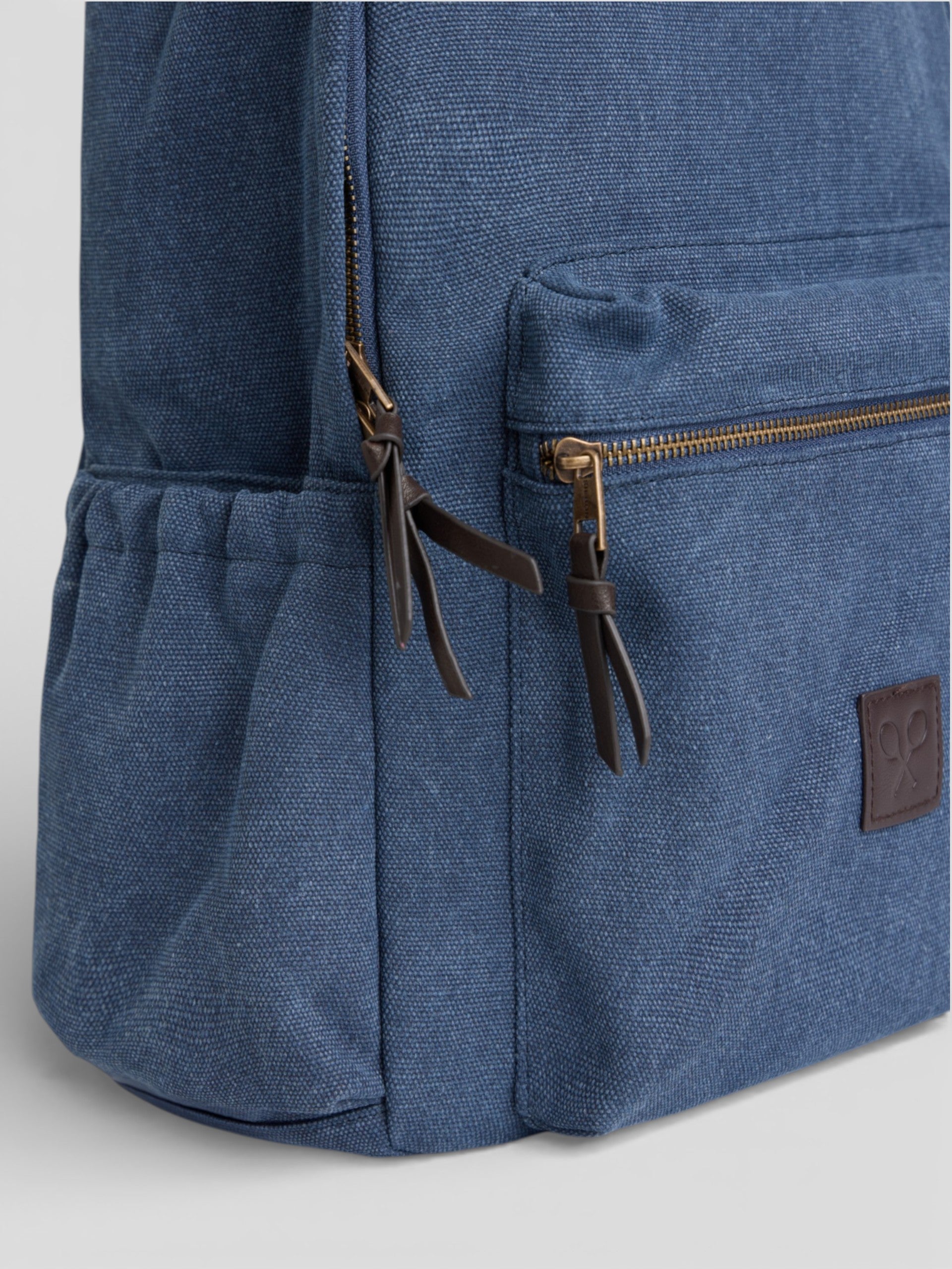 Mochila detalle piel azul marino