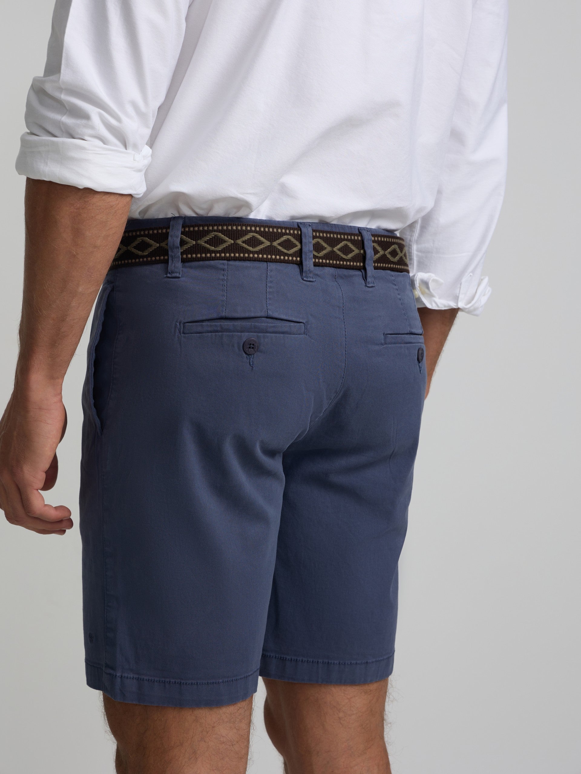 Classic indigo blue pleated Bermuda shorts