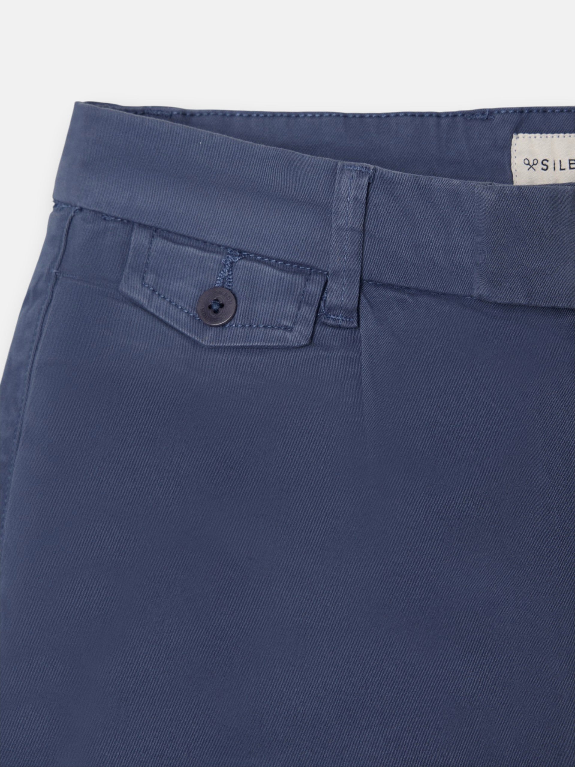 Classic indigo blue pleated Bermuda shorts