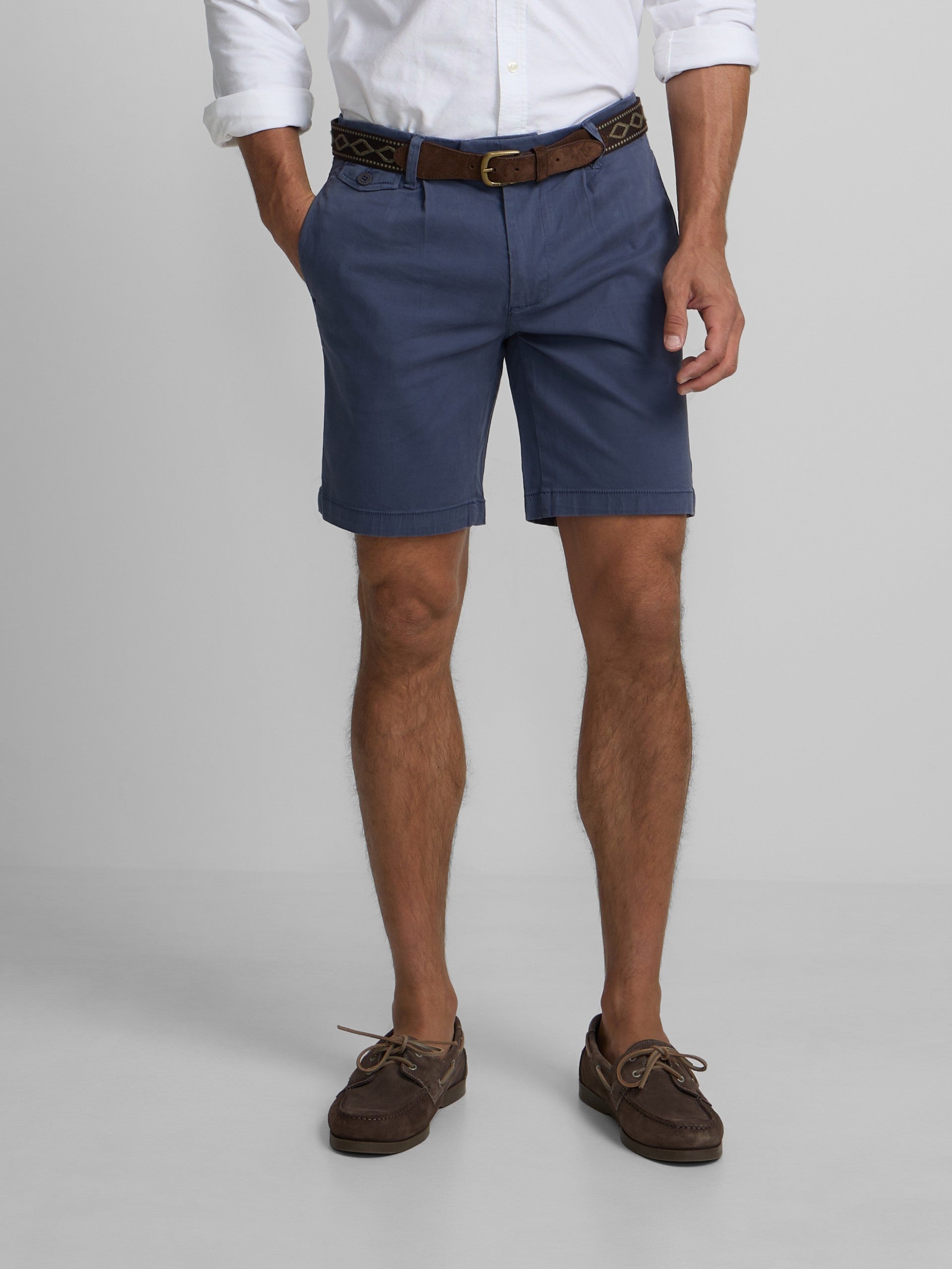Classic indigo blue pleated Bermuda shorts