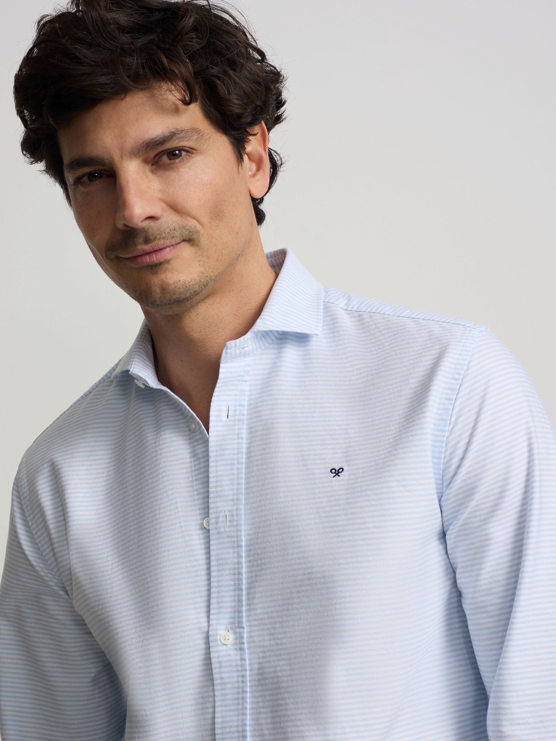 Camisa sport oxford rayas horizontales celeste