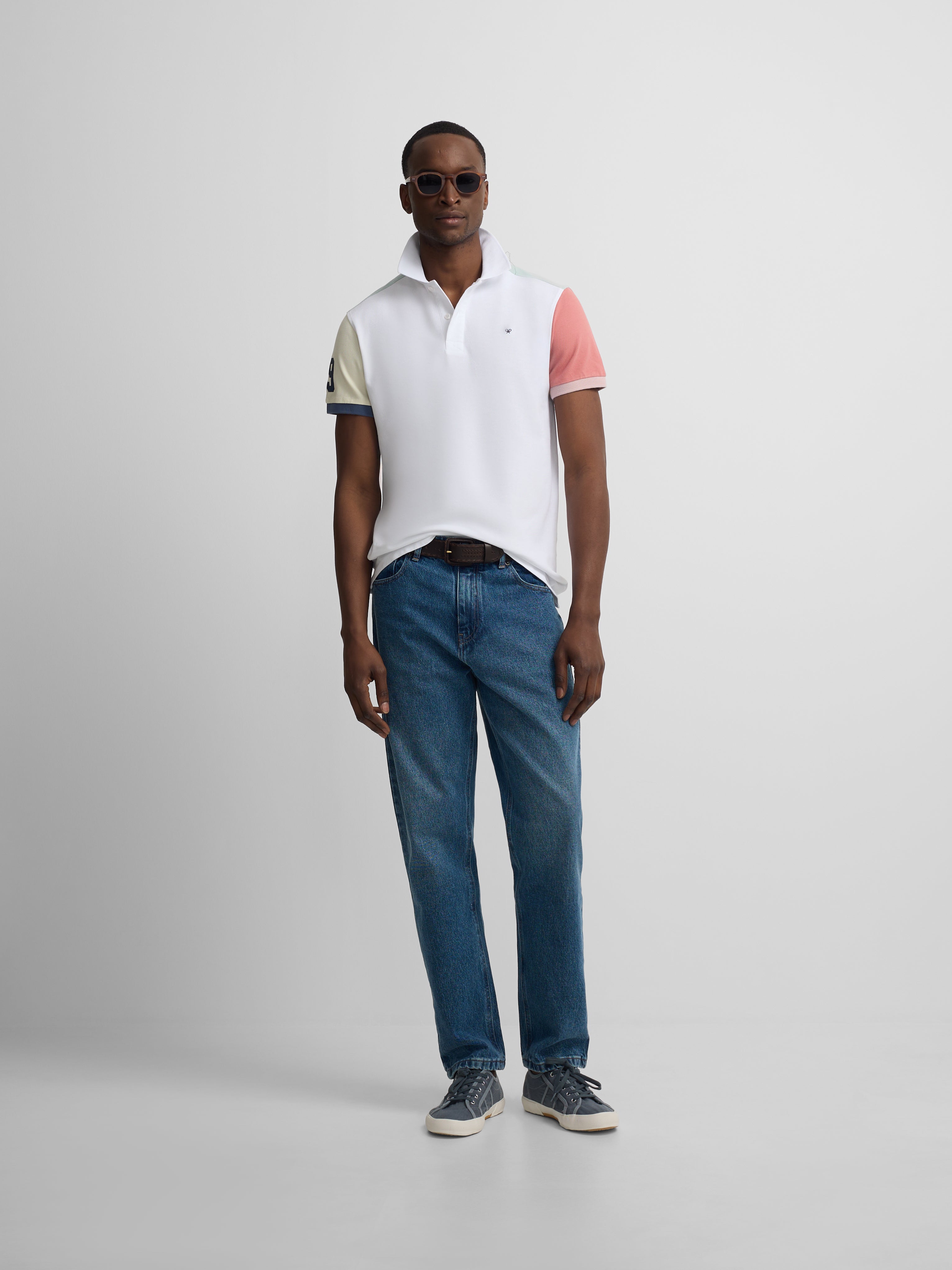 Polo manga corta ribete multicolor blanco