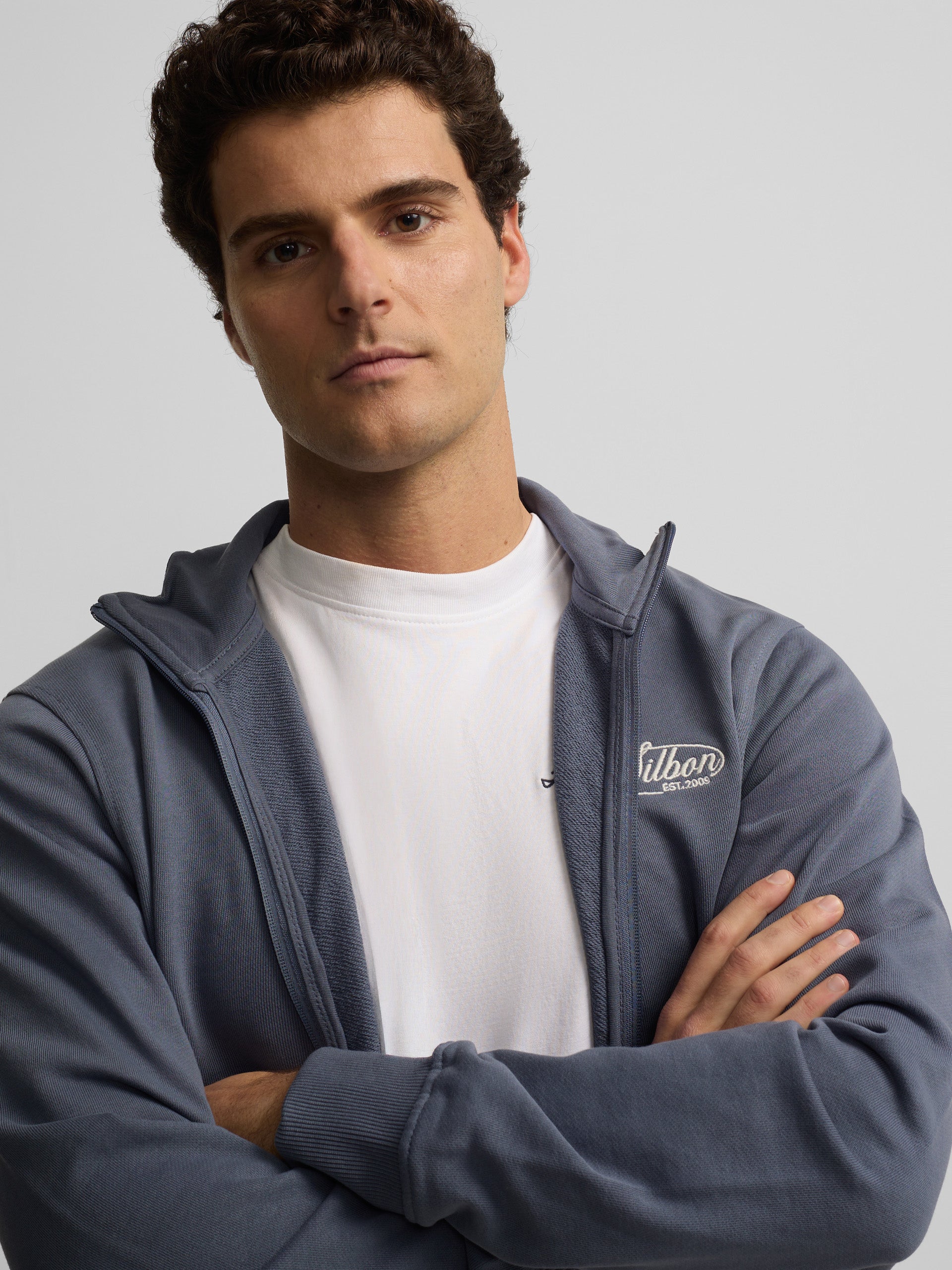 Sudadera cremallera bordado azul indigo