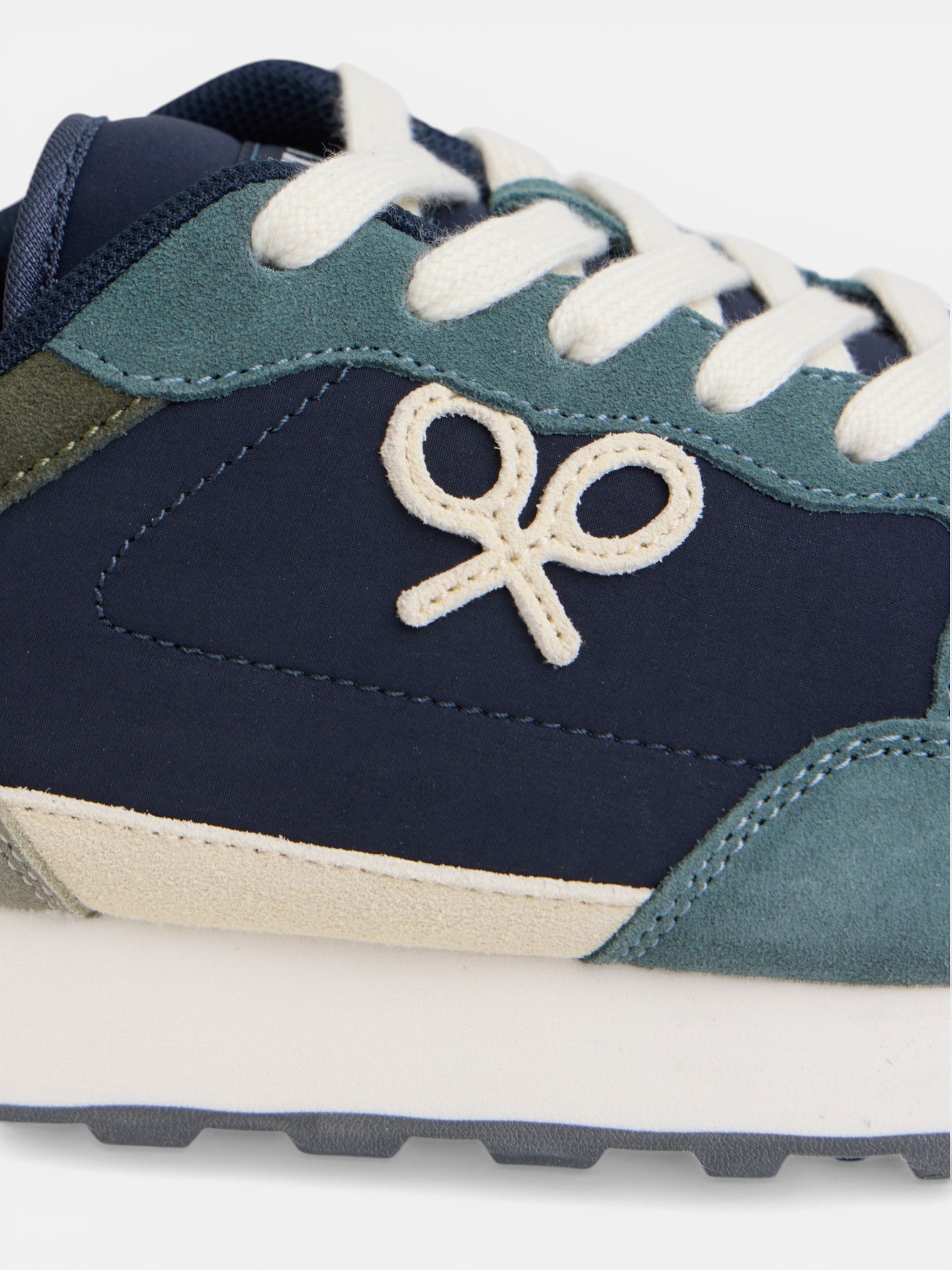 Baskets style running bleu marine