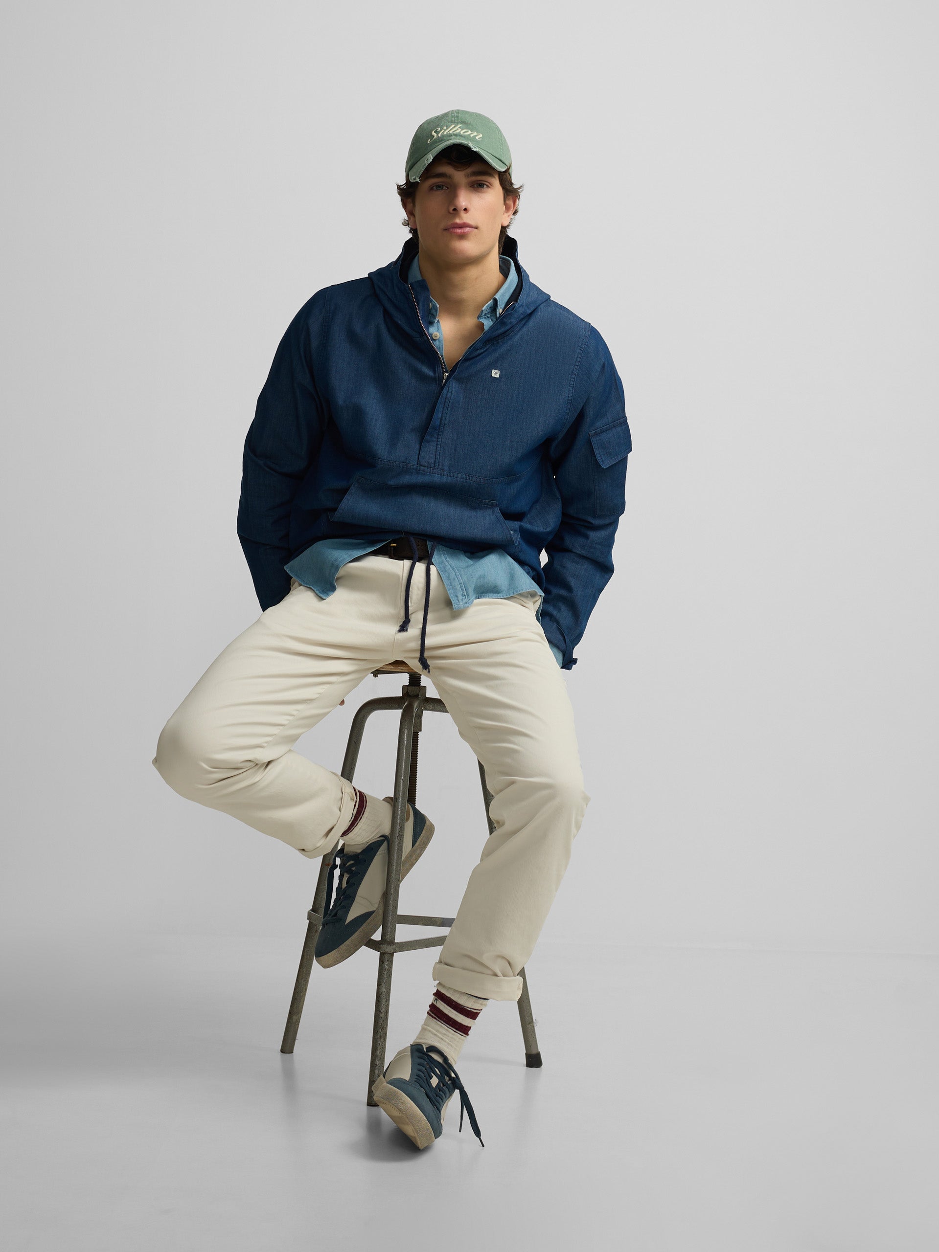 Cortavientos denim capucha azul