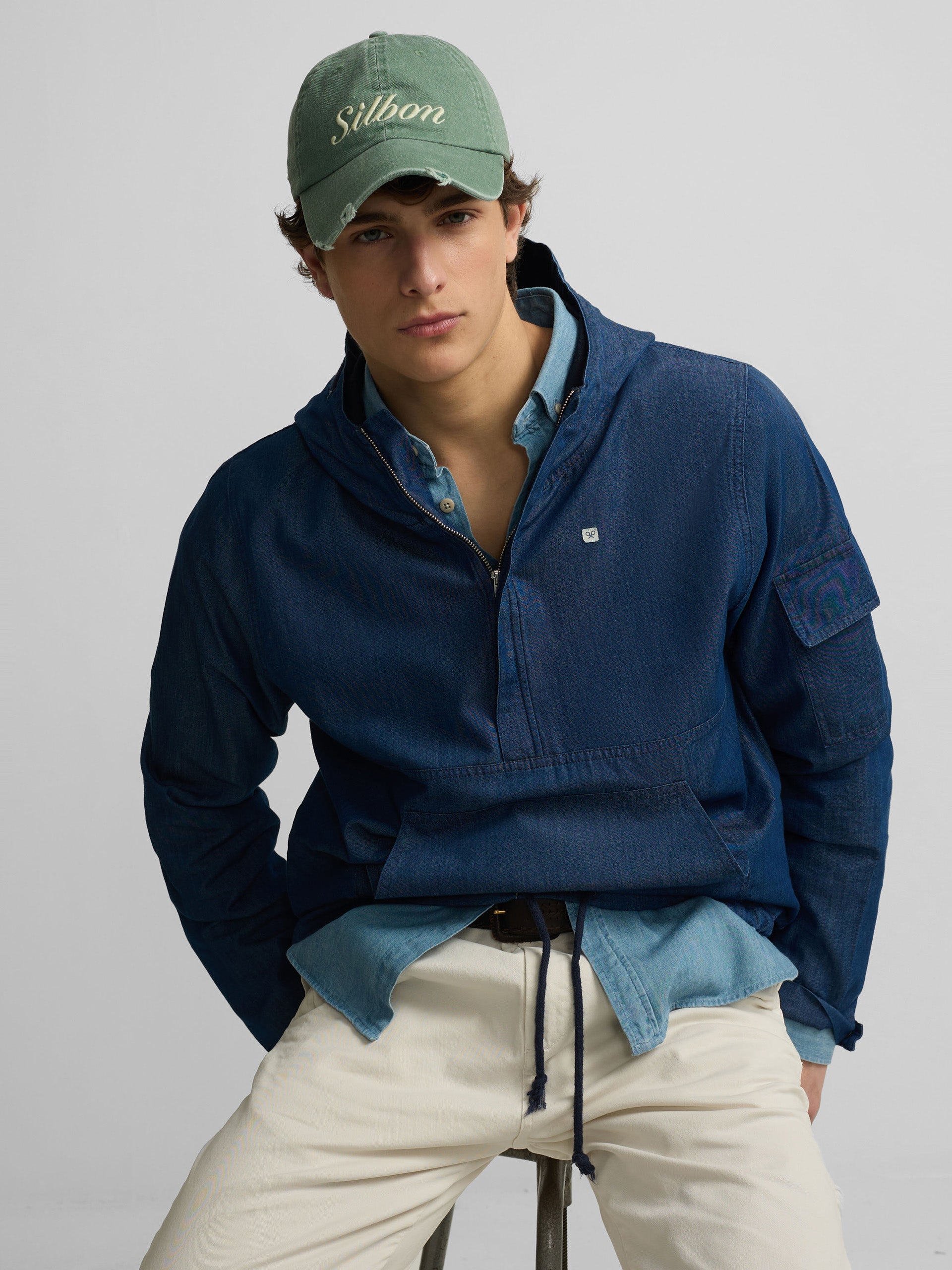 Cortavientos denim capucha azul