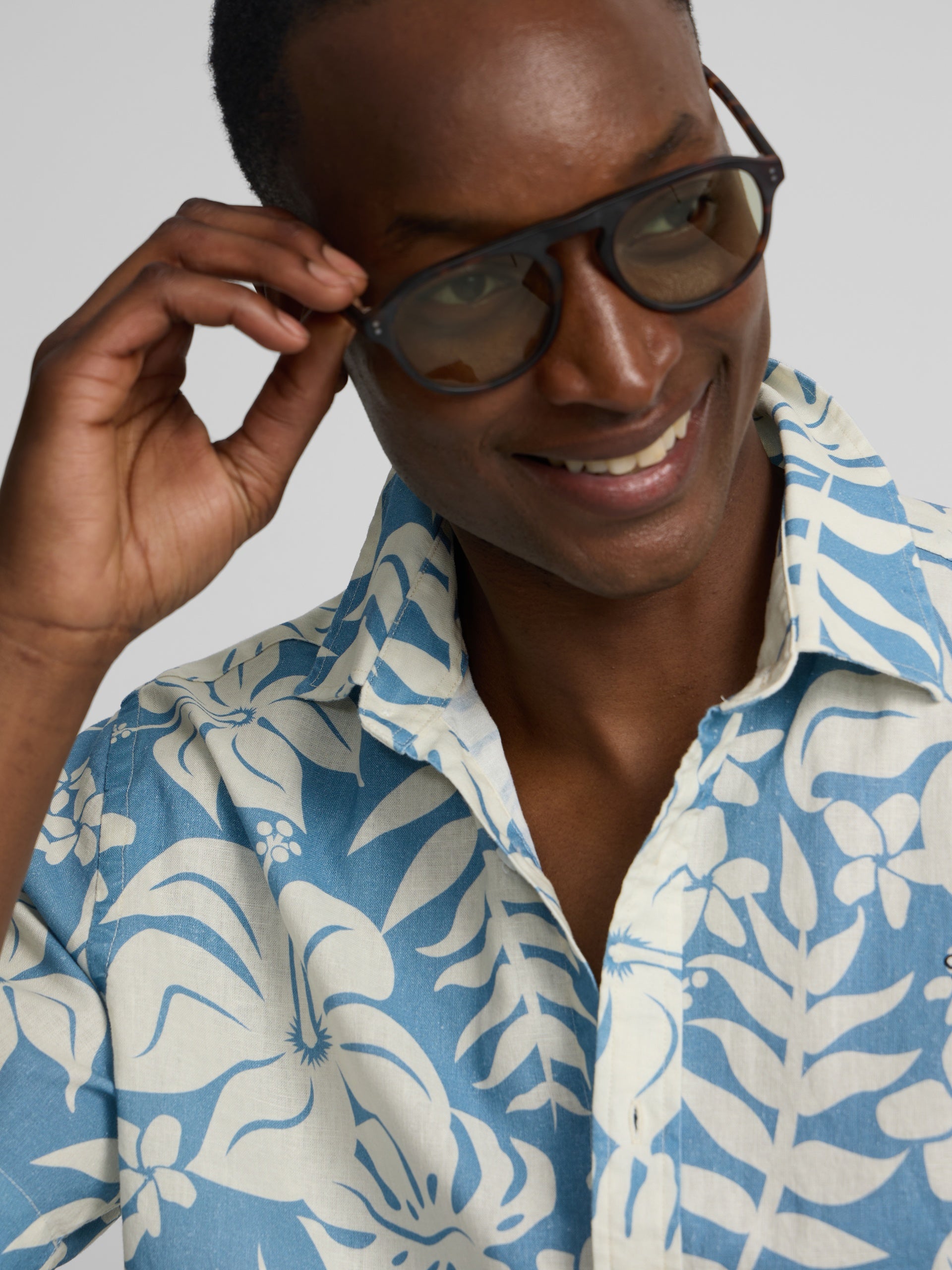 Camisa manga corta lino estampado azul