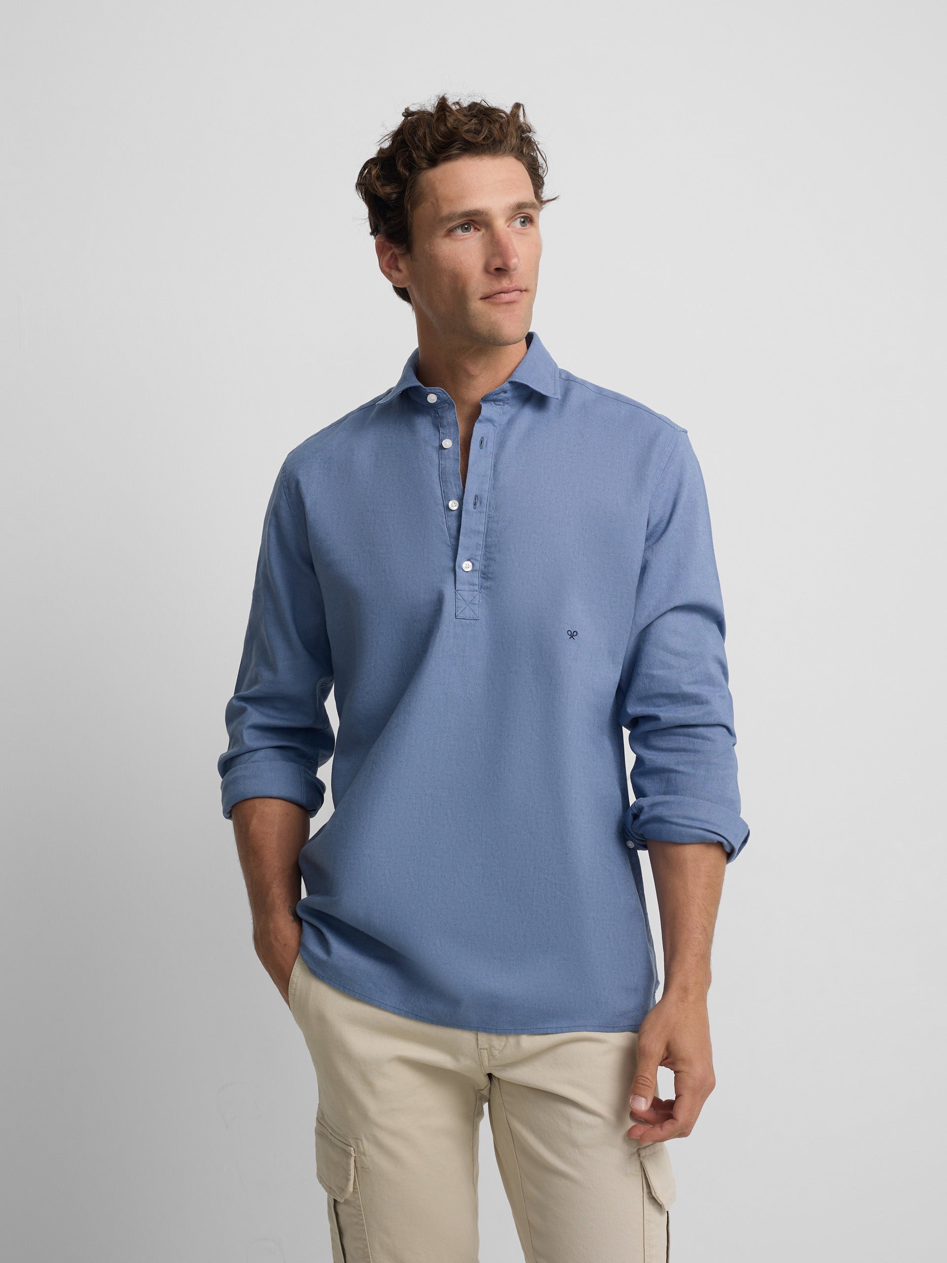 Camisa desportiva de linho azul