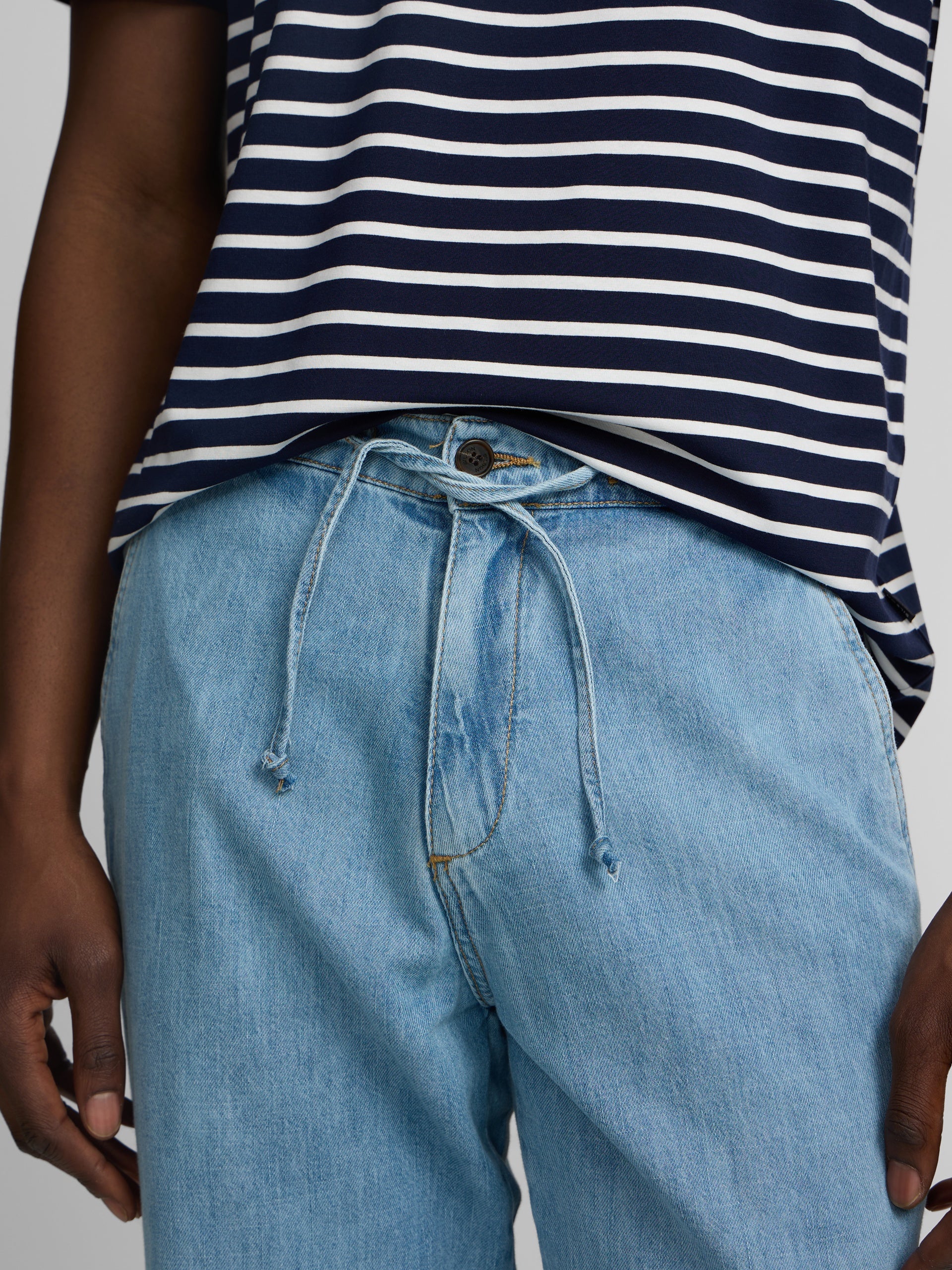 Pantalon jogger denim azul claro