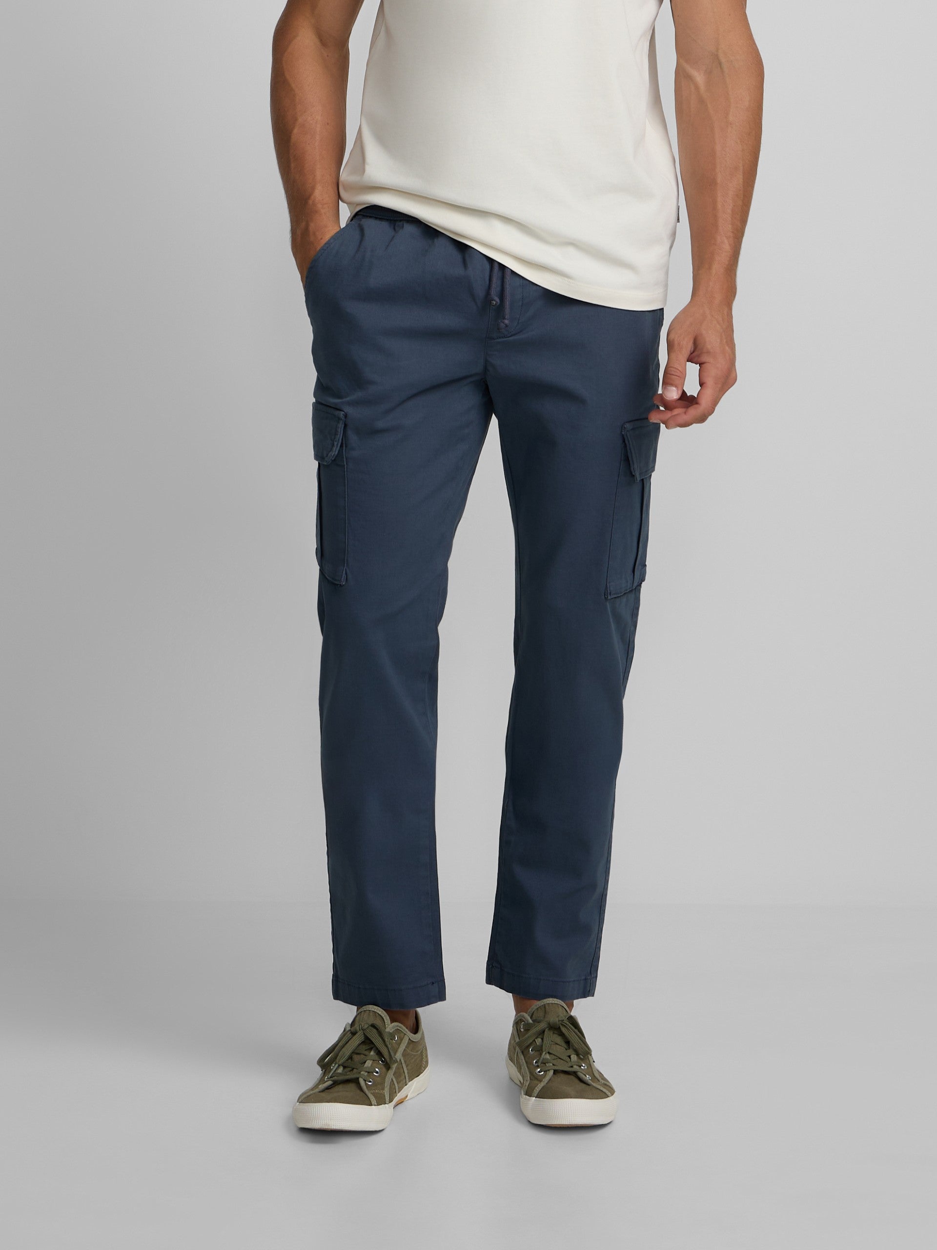 Pantalon sport jogger cargo azul indigo
