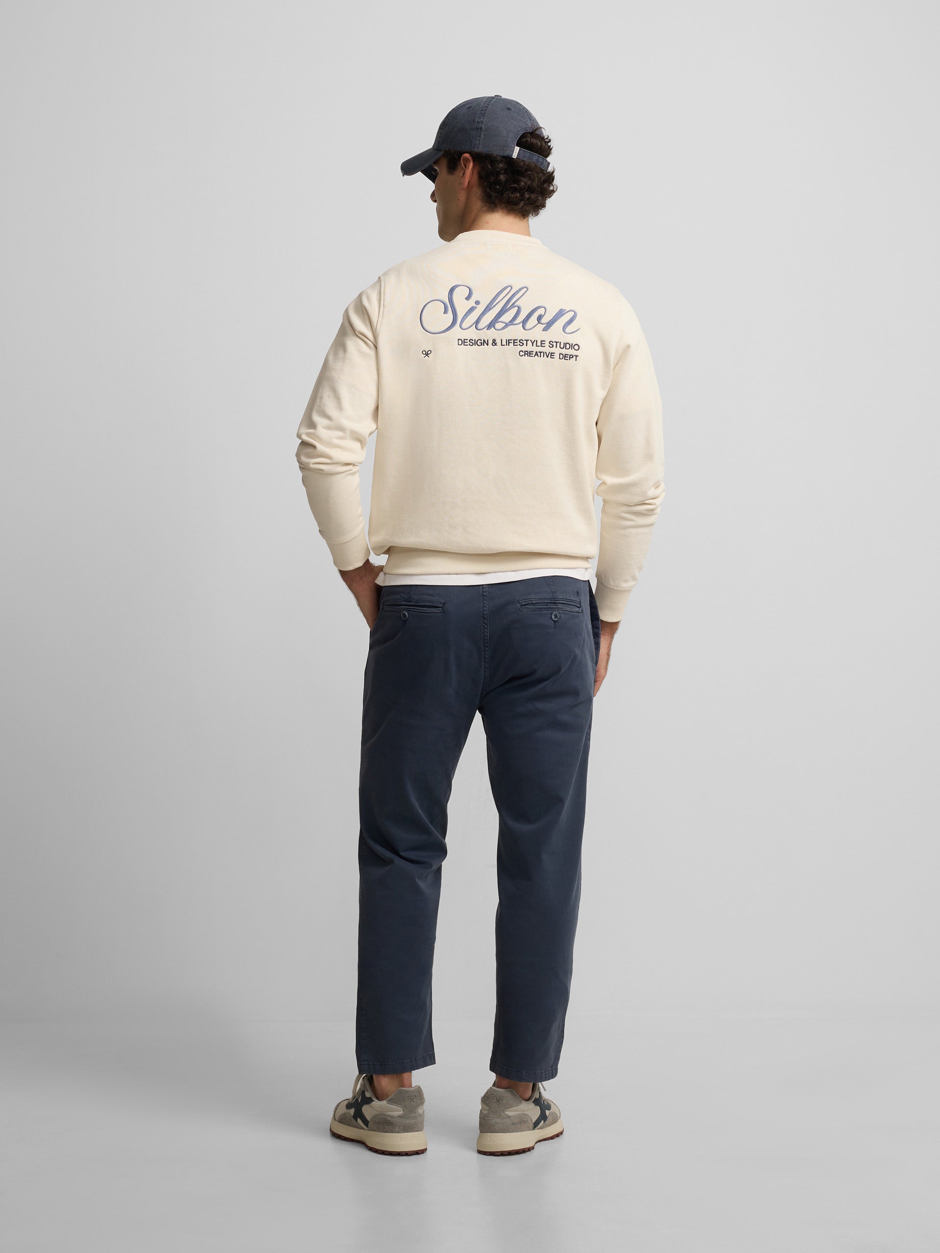 Sudadera creative dept crema