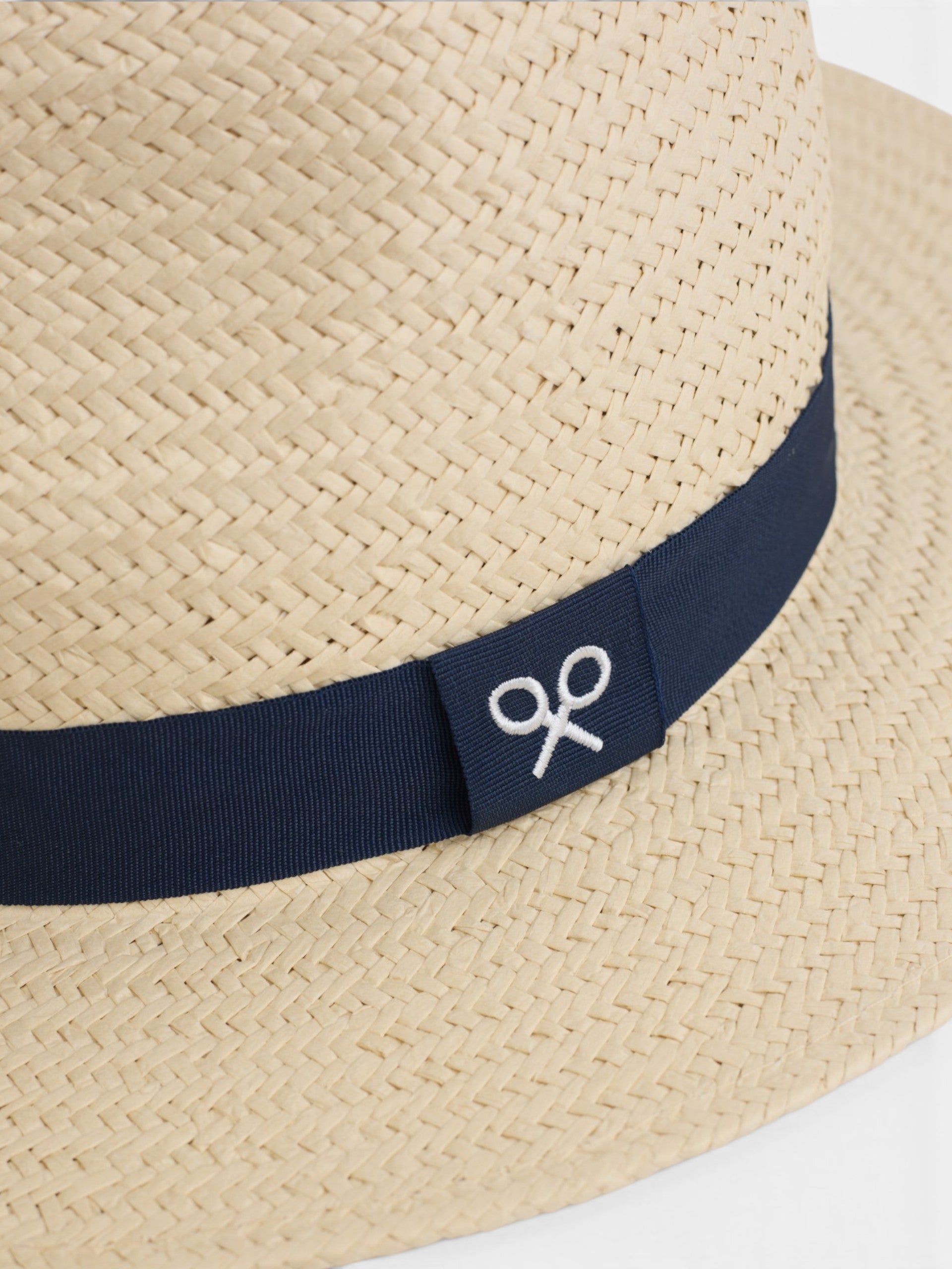 Chapeau à ruban bleu marine
