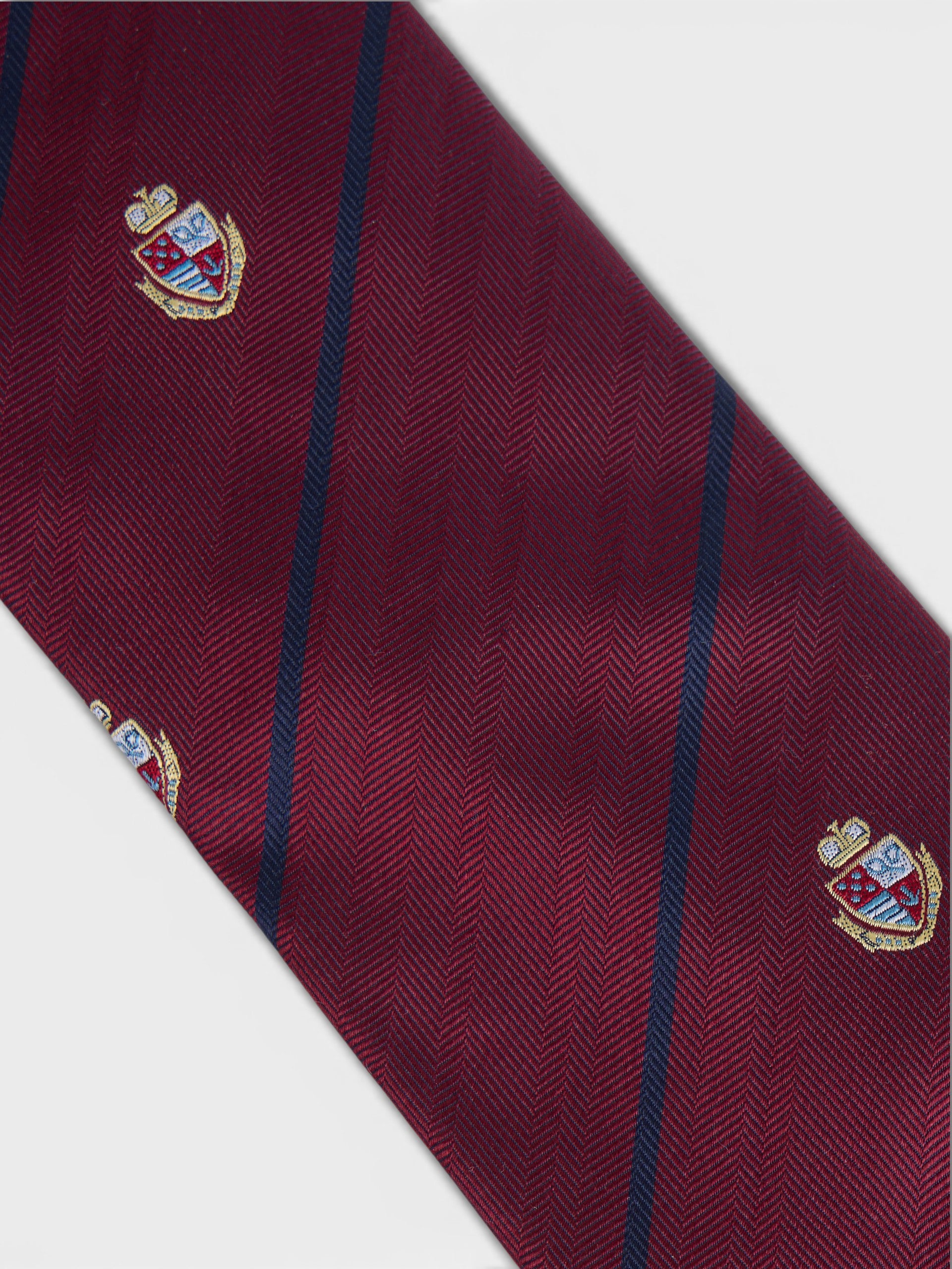 Gravata às riscas com escudos bordô