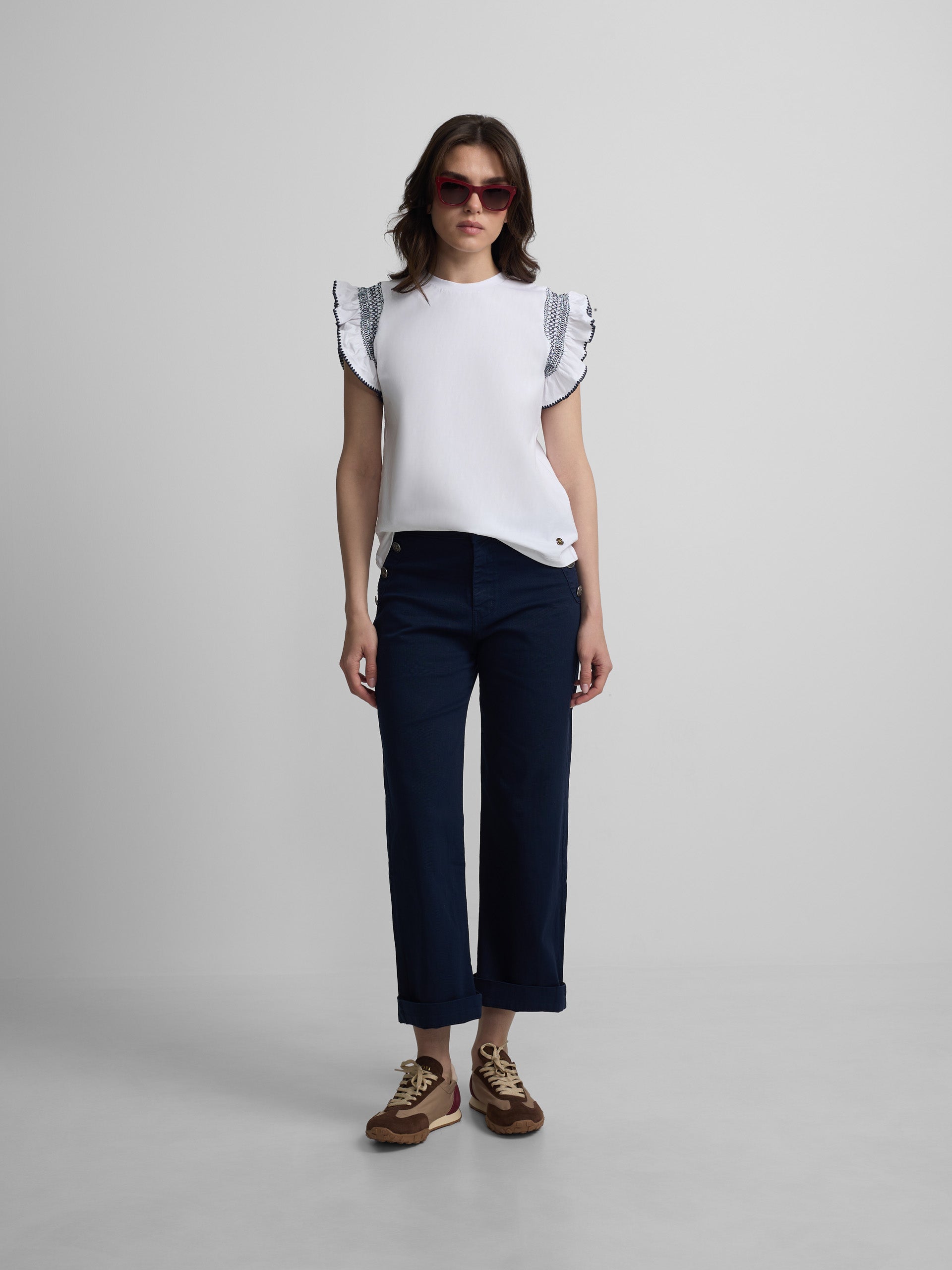 Camisola mulher com folhos e ombreiras branca