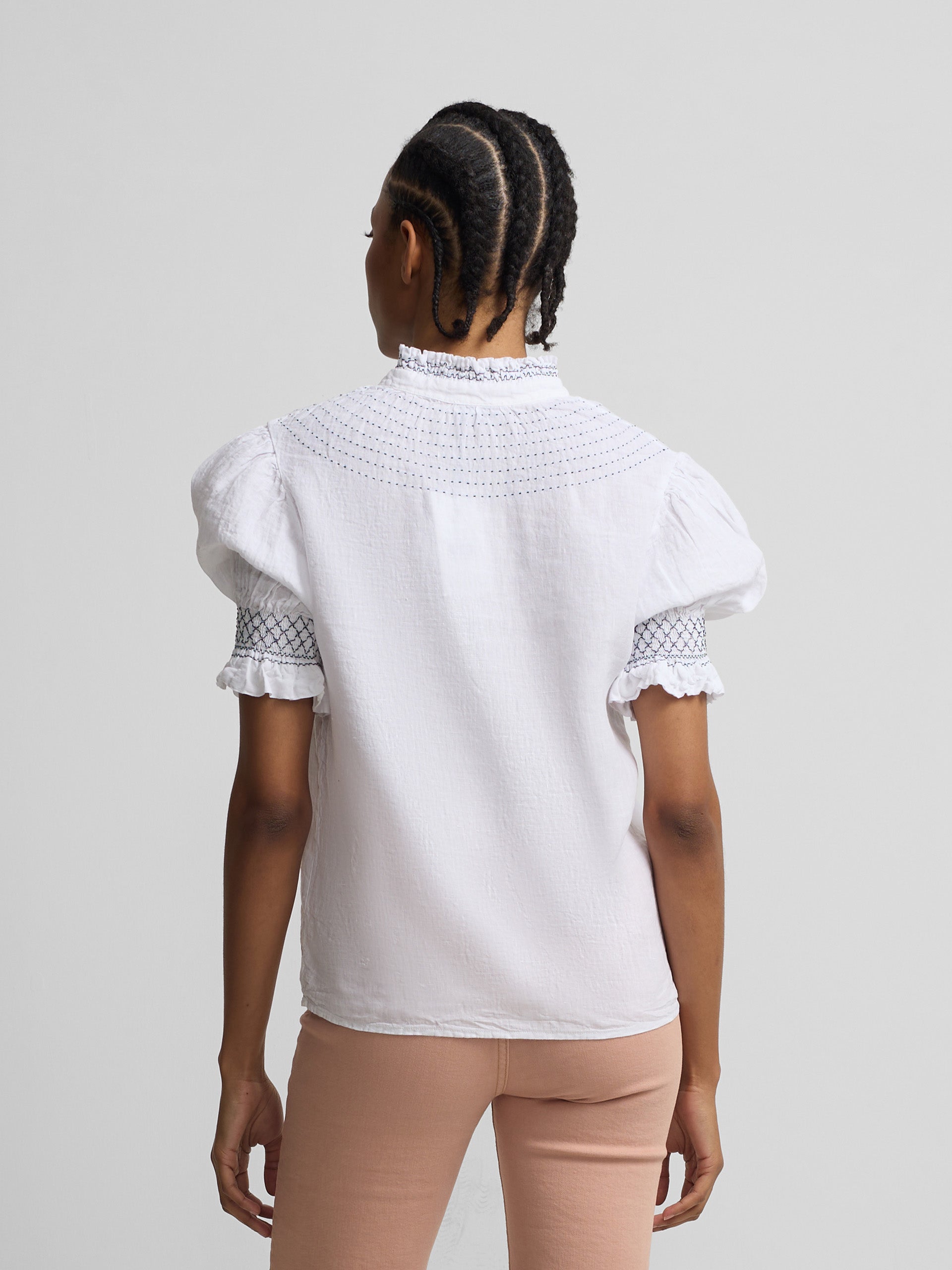 Camisa fruncida manga corta lino blanca