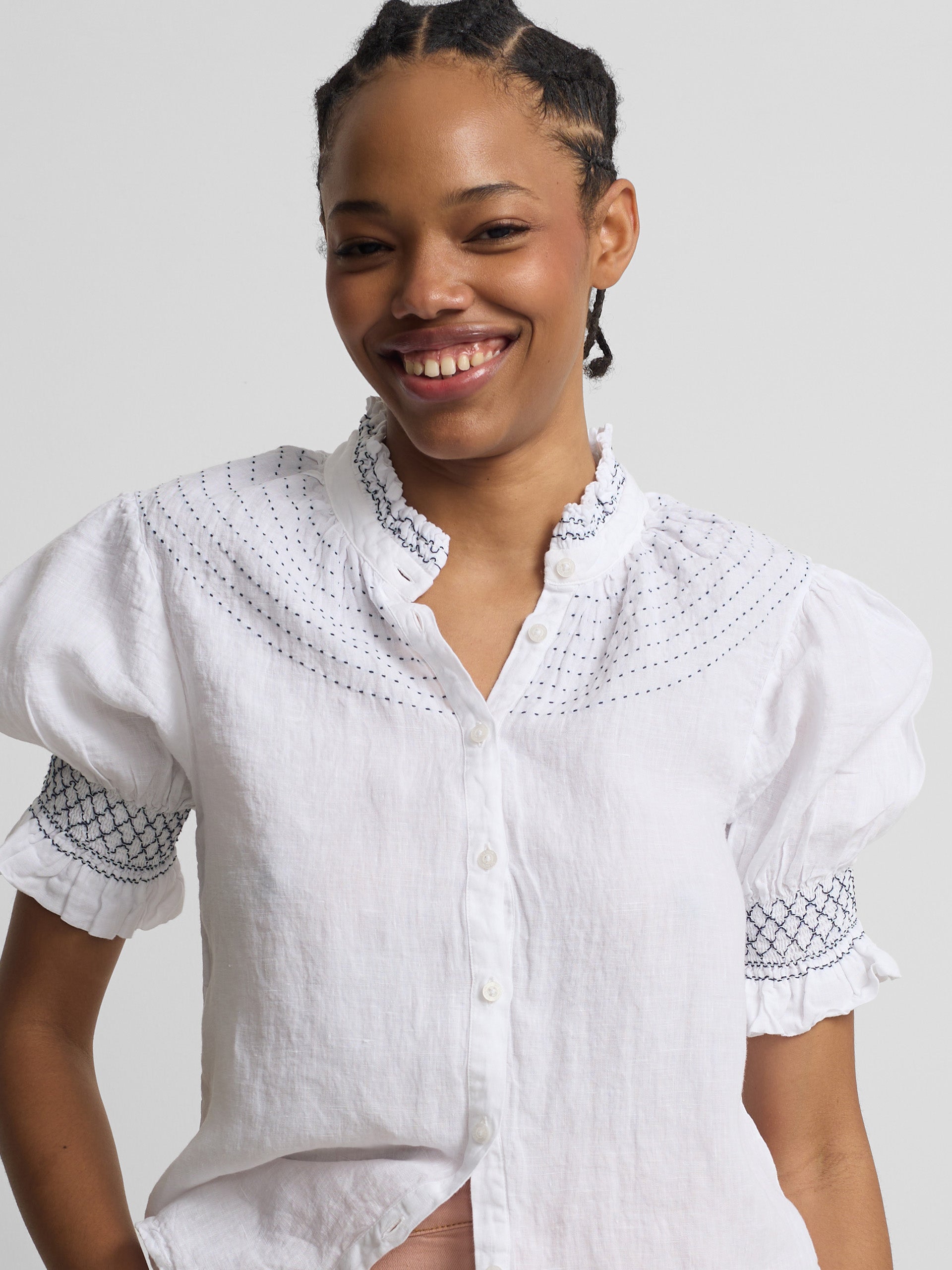 Camisa fruncida manga corta lino blanca